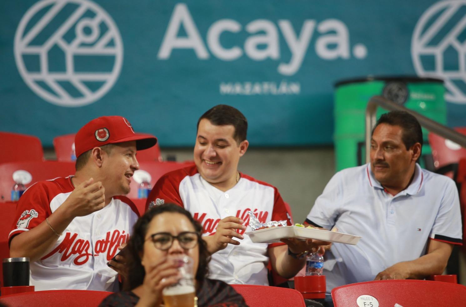 $!Un ‘carnaval’ se presenció afuera del Teodoro Mariscal en la inauguración de la LMP