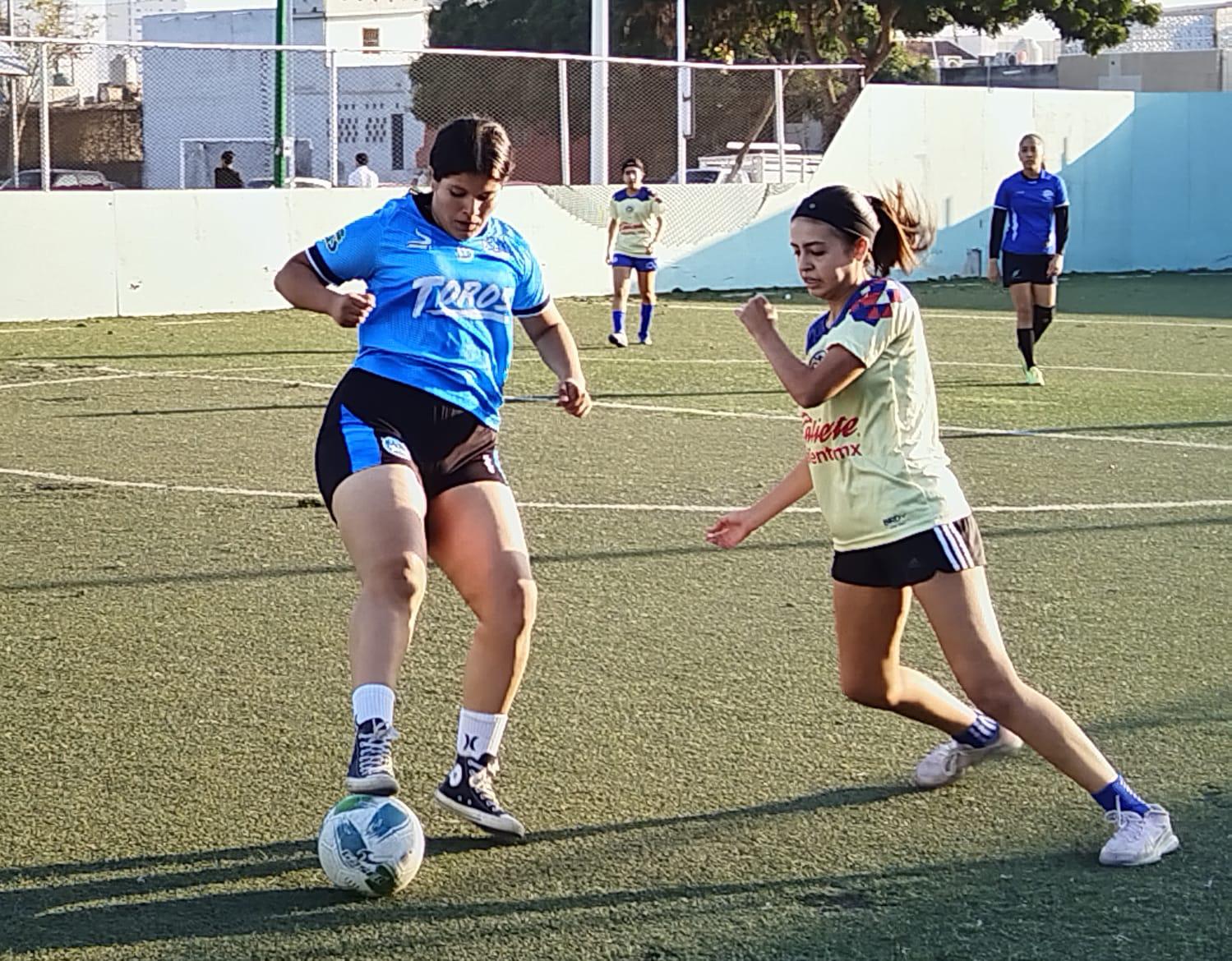 $!¡Van por el tricampeonato de la Liga Estudiantil de Futbol Rápido!