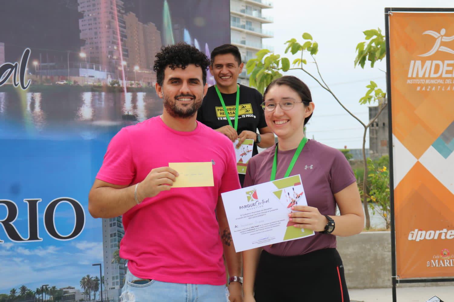 $!Se ponen a prueba en Competencia de Kayaks en el Parque Central Mazatlán