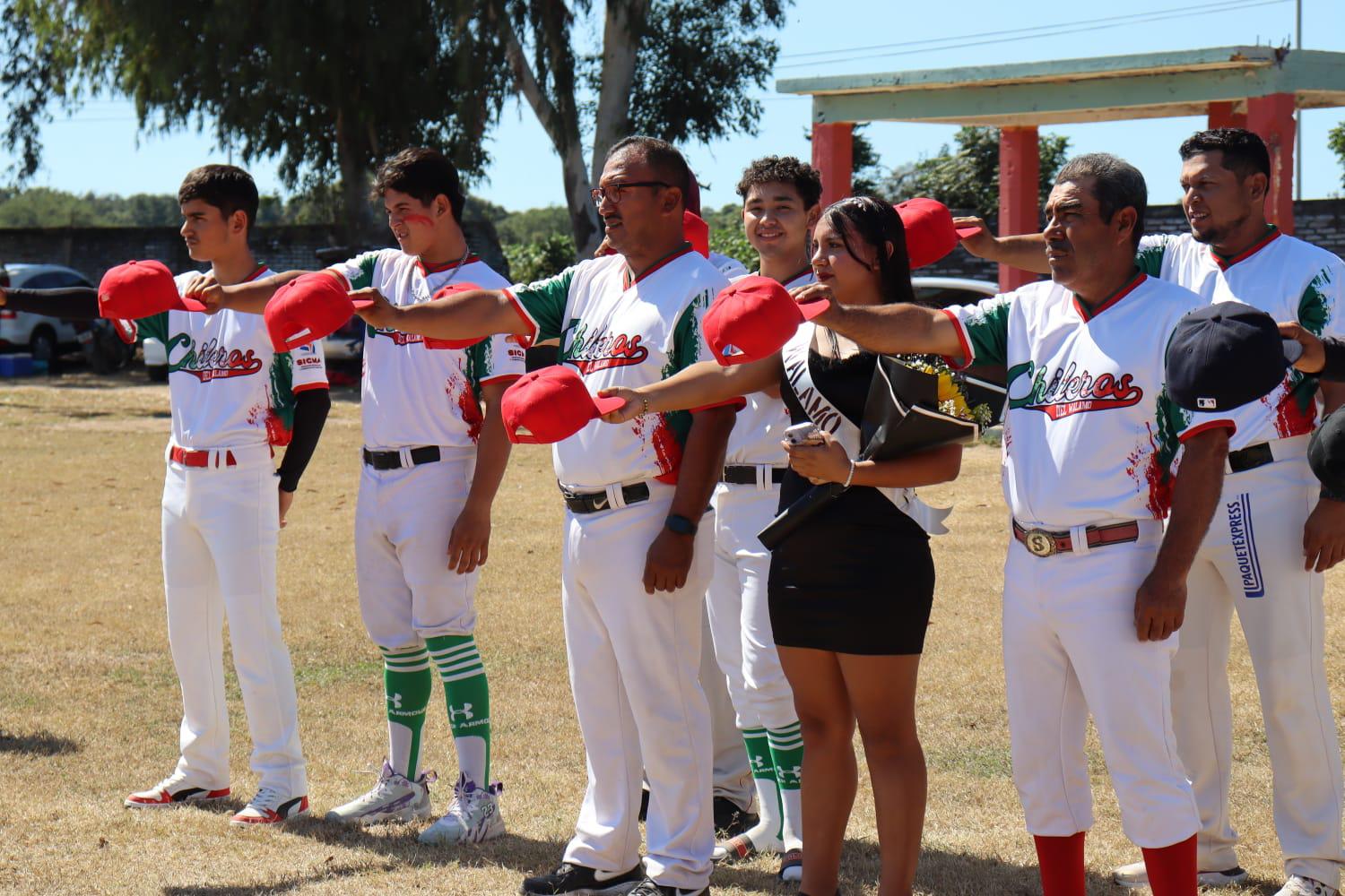 $!Cantan el playball en la Campesina Río Presidio, en honor al ‘Pillo’