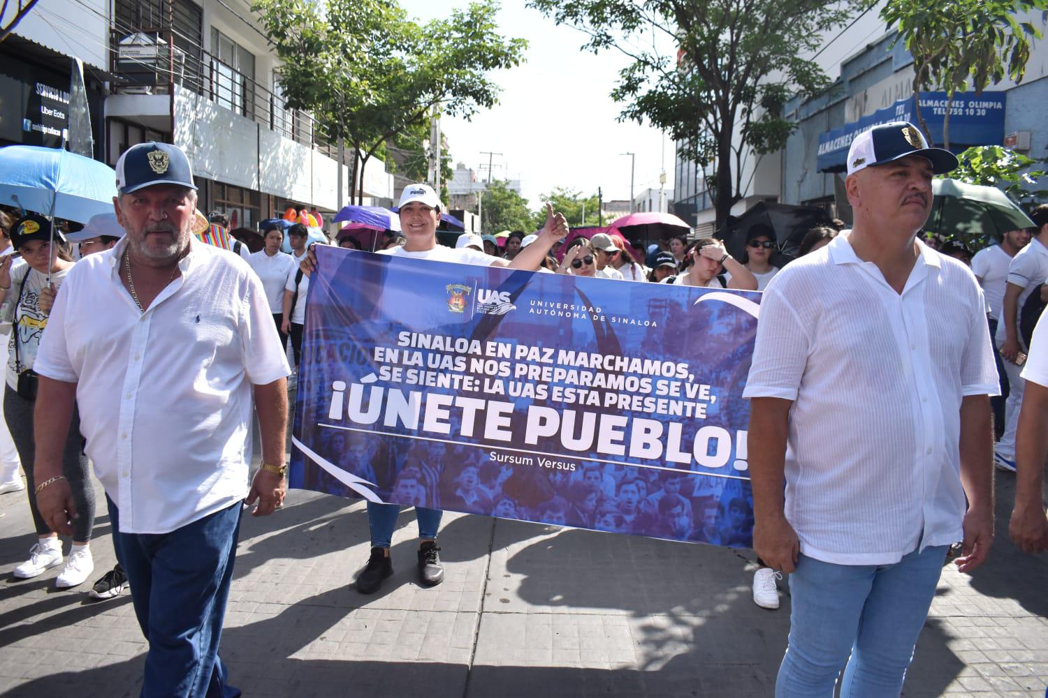 $!Marchan estudiantes de la UAS en defensa de la autonomía universitaria en Culiacán