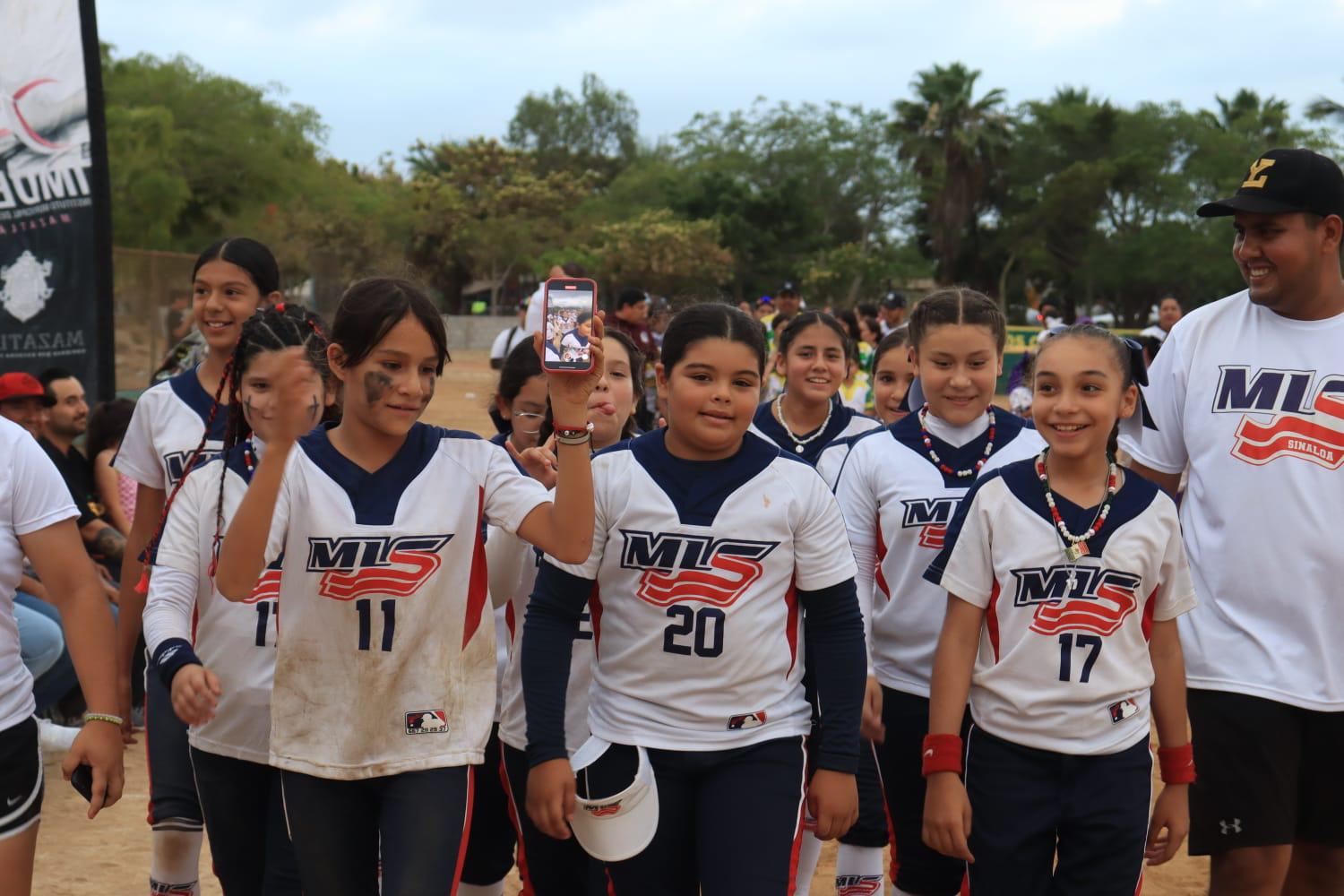 $!¡Es turno para las nuevas estrellas del softbol femenil en Sinaloa!