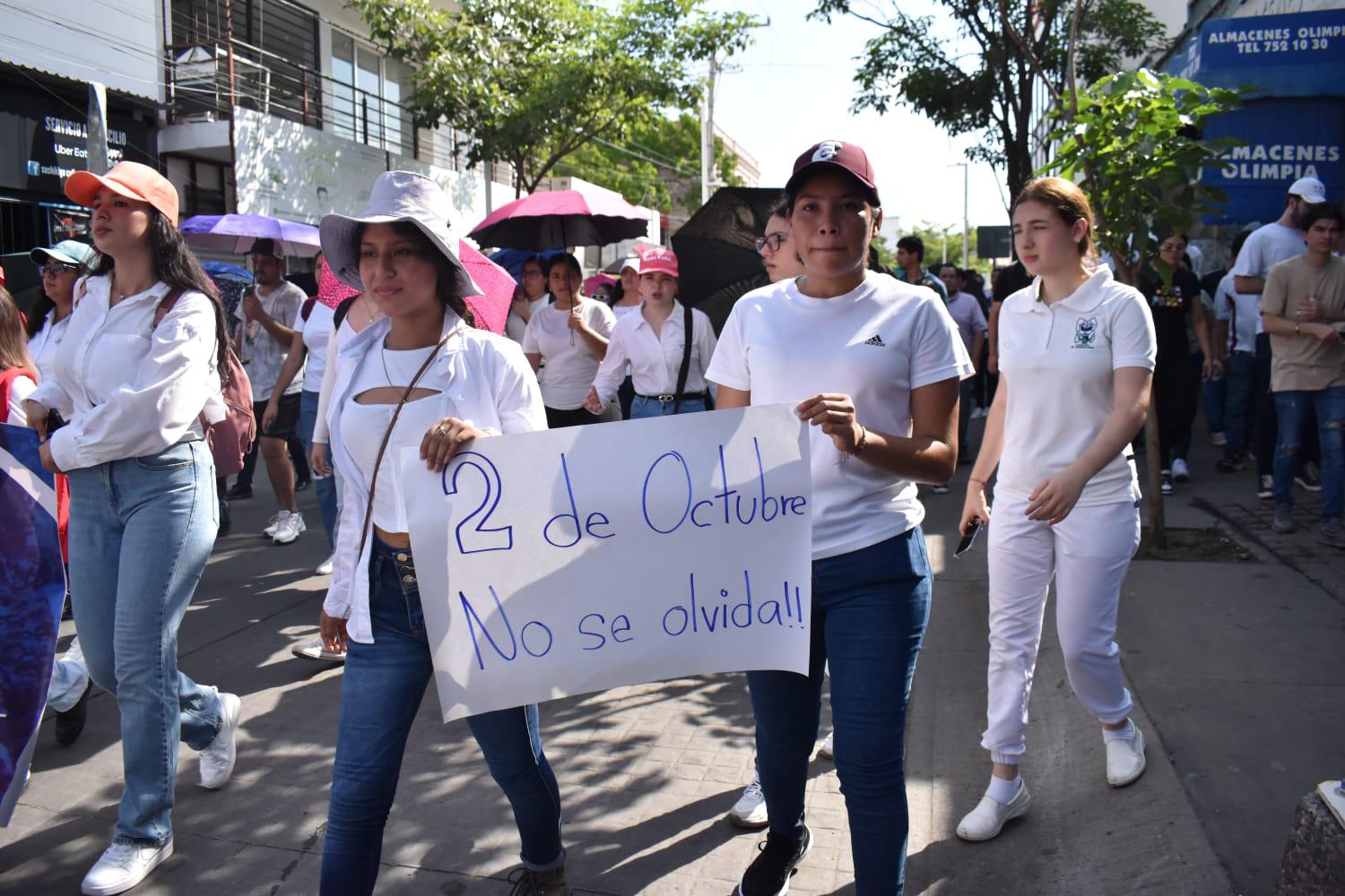 $!Marchan estudiantes de la UAS en defensa de la autonomía universitaria en Culiacán