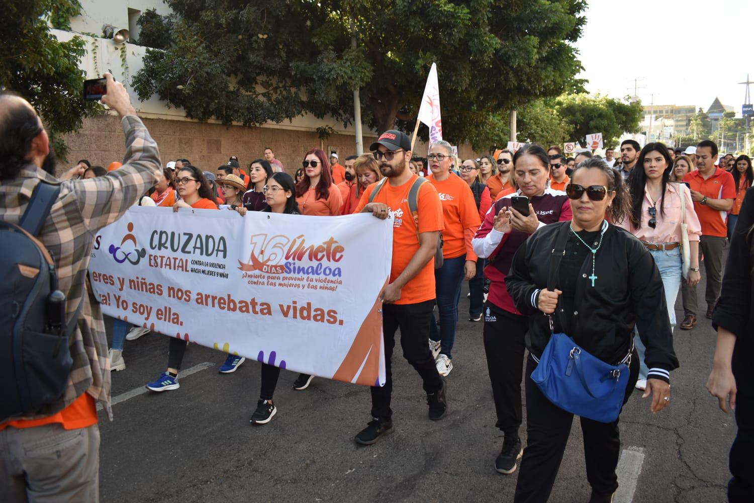 $!Marchan funcionarios por la protección de niñas y mujeres en Culiacán