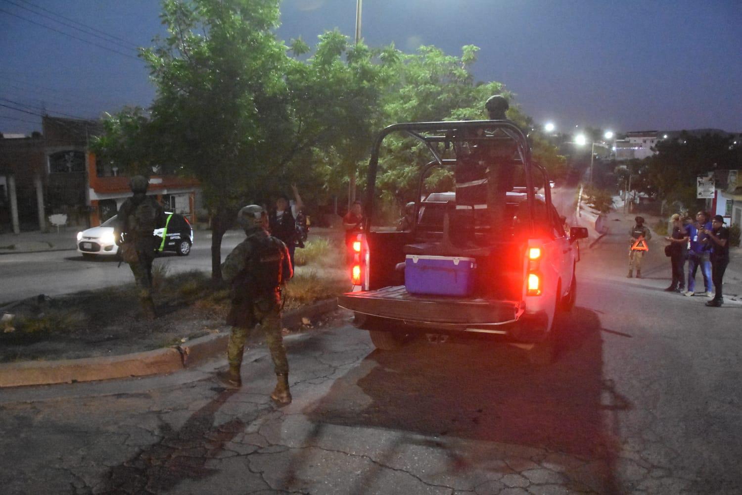 $!Aseguran camioneta con armas en la Progreso, al sur de Culiacán