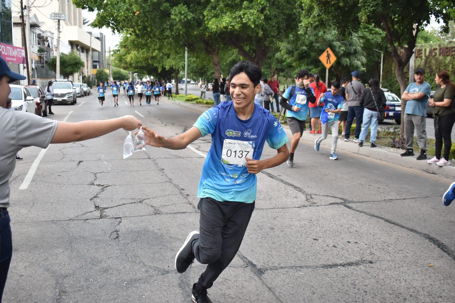 $!Jesús Labrador y Karen Castro triunfan en los 5K de la Carrera Proeduca