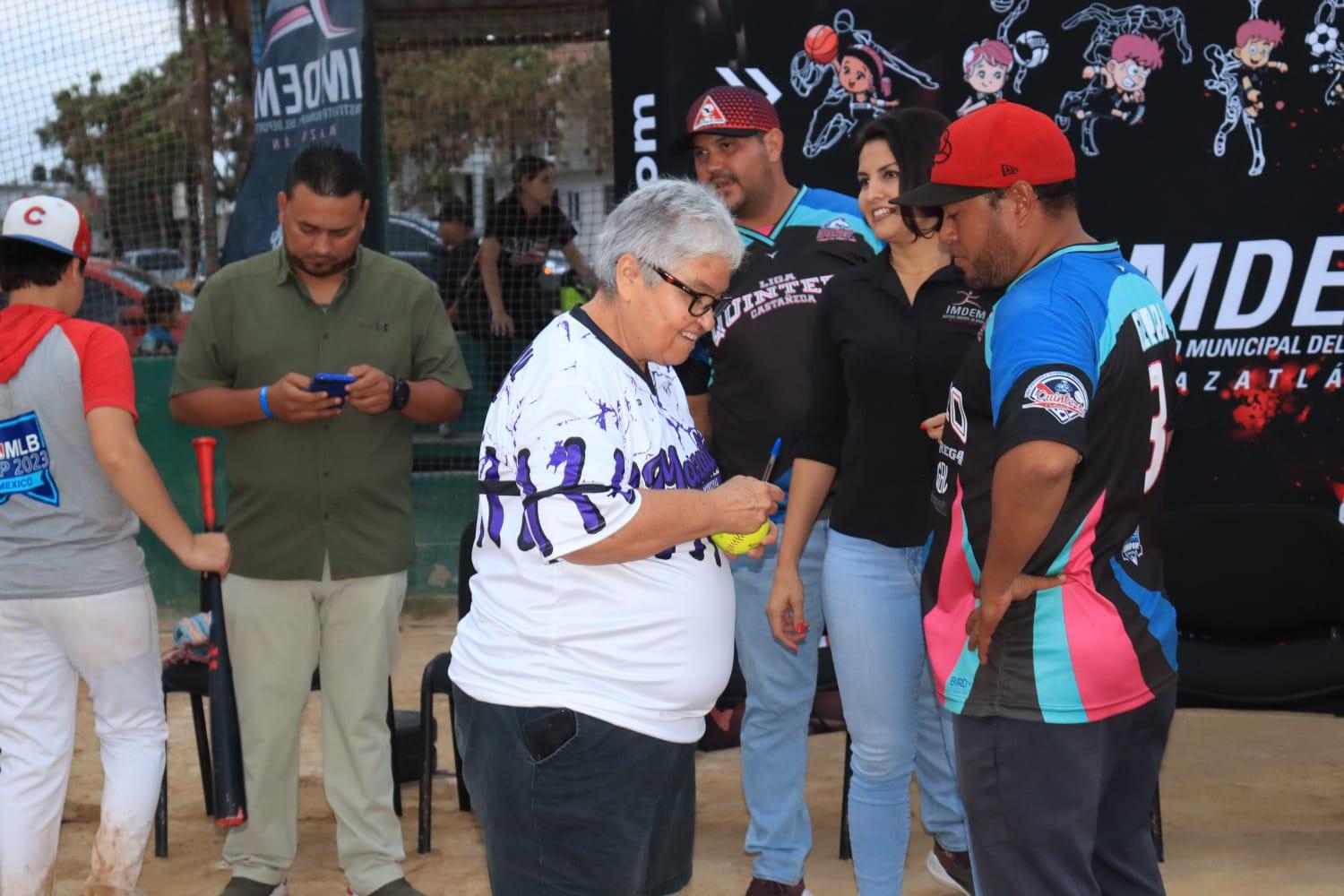 $!¡Es turno para las nuevas estrellas del softbol femenil en Sinaloa!