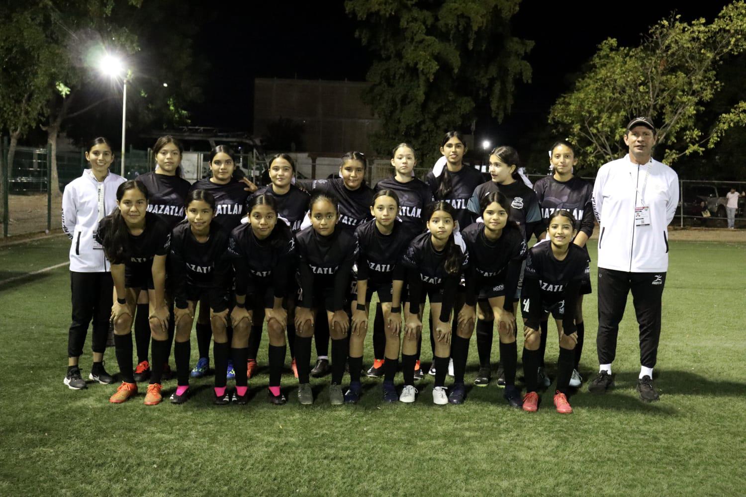 $!Mazatlán y Culiacán van por el oro ante Ahome en finales de futbol femenil