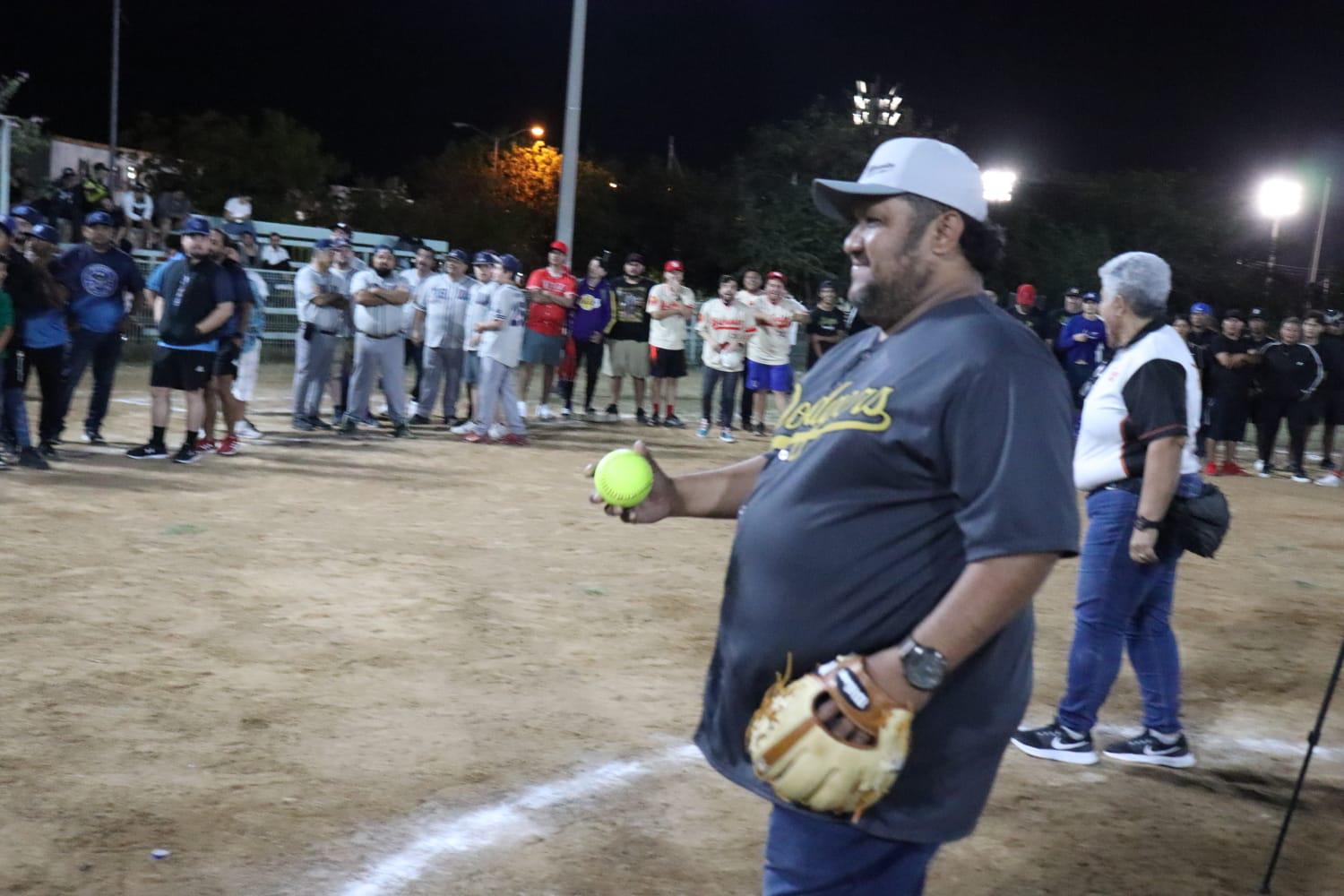 $!Premian e inauguran en la Liga de Softbol Imdem