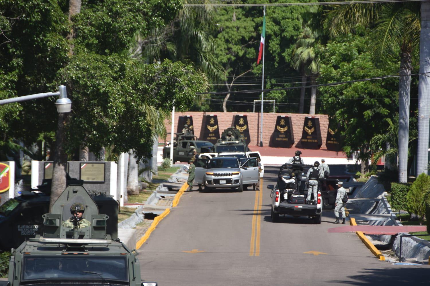 $!Arriban a Culiacán Omar García Harfuch y General Trevilla para encabezar reunión de seguridad