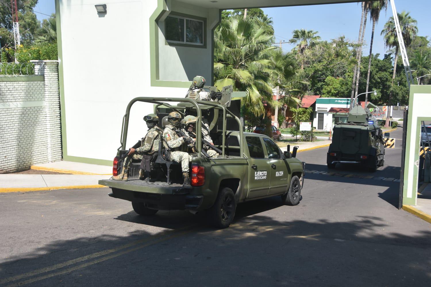 $!Arriban a Culiacán Omar García Harfuch y General Trevilla para encabezar reunión de seguridad