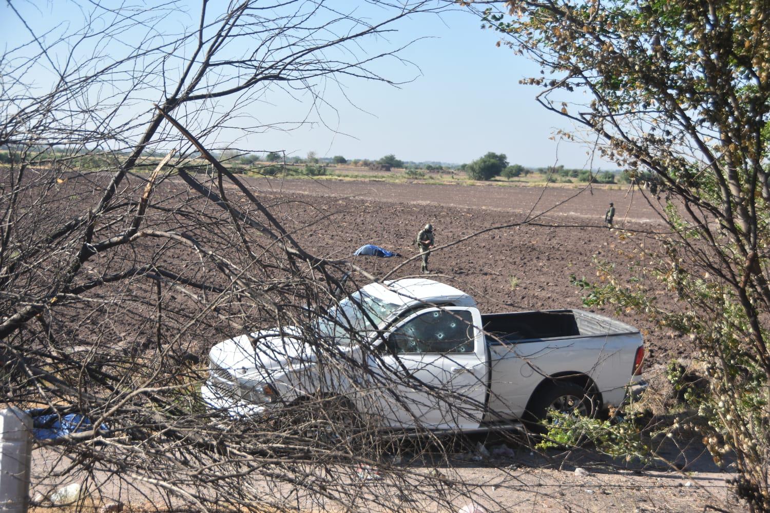 $!Matan a balazos a 2 hombres y una mujer cerca de San Blas, en Navolato