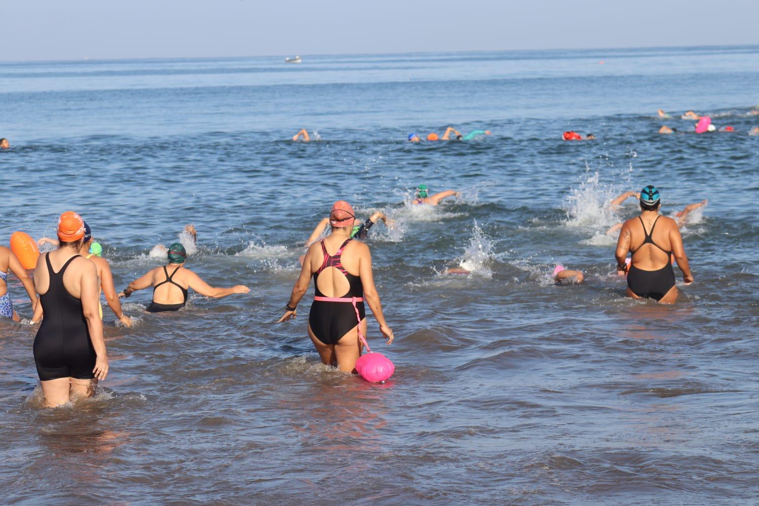 $!Celebran a niños y mamás, en la Quinta Puntuable de Natación