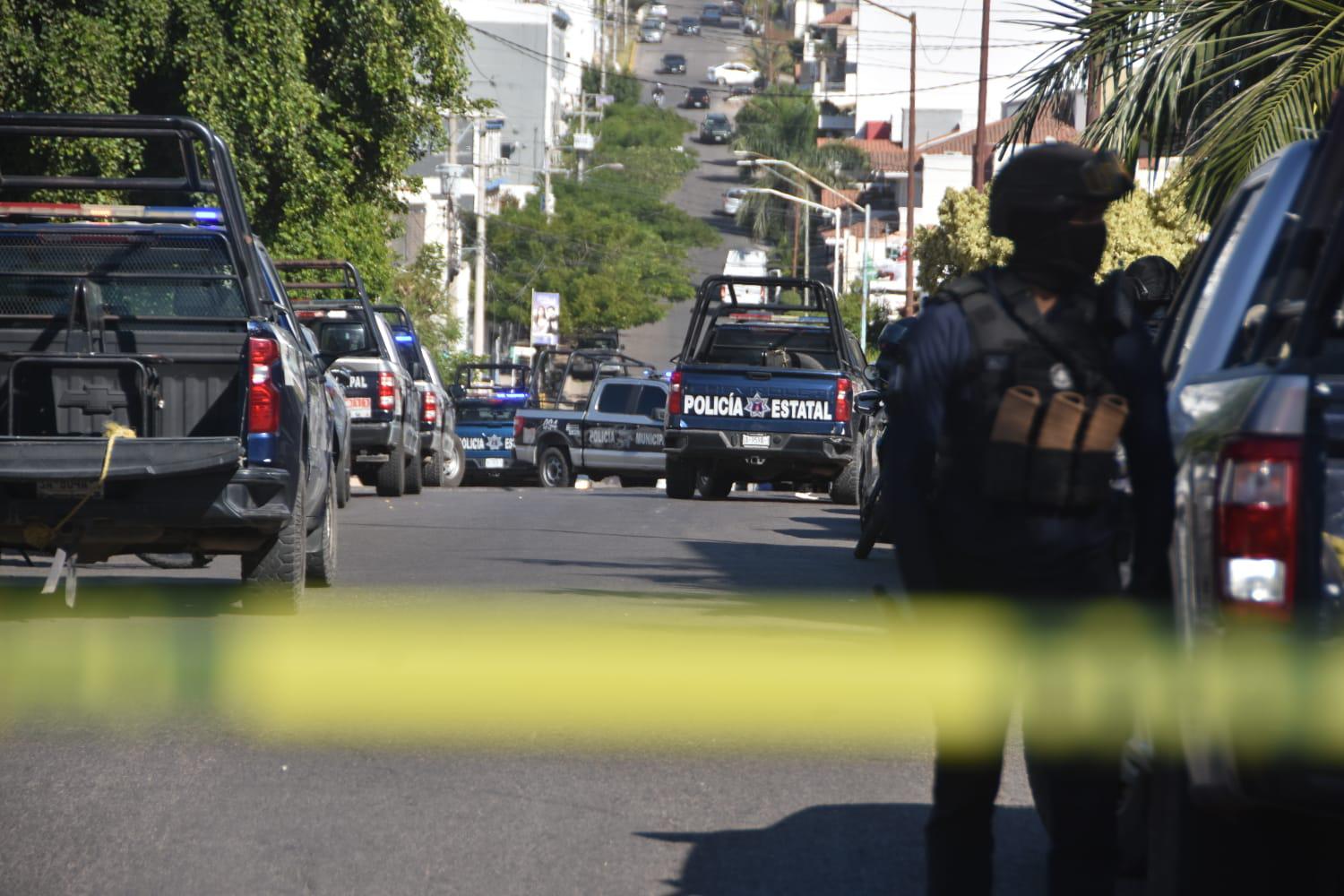 $!Asesinan a 3 en restaurante del sector Montebello, en Culiacán; uno de ellos era un mando de la Policía Municipal