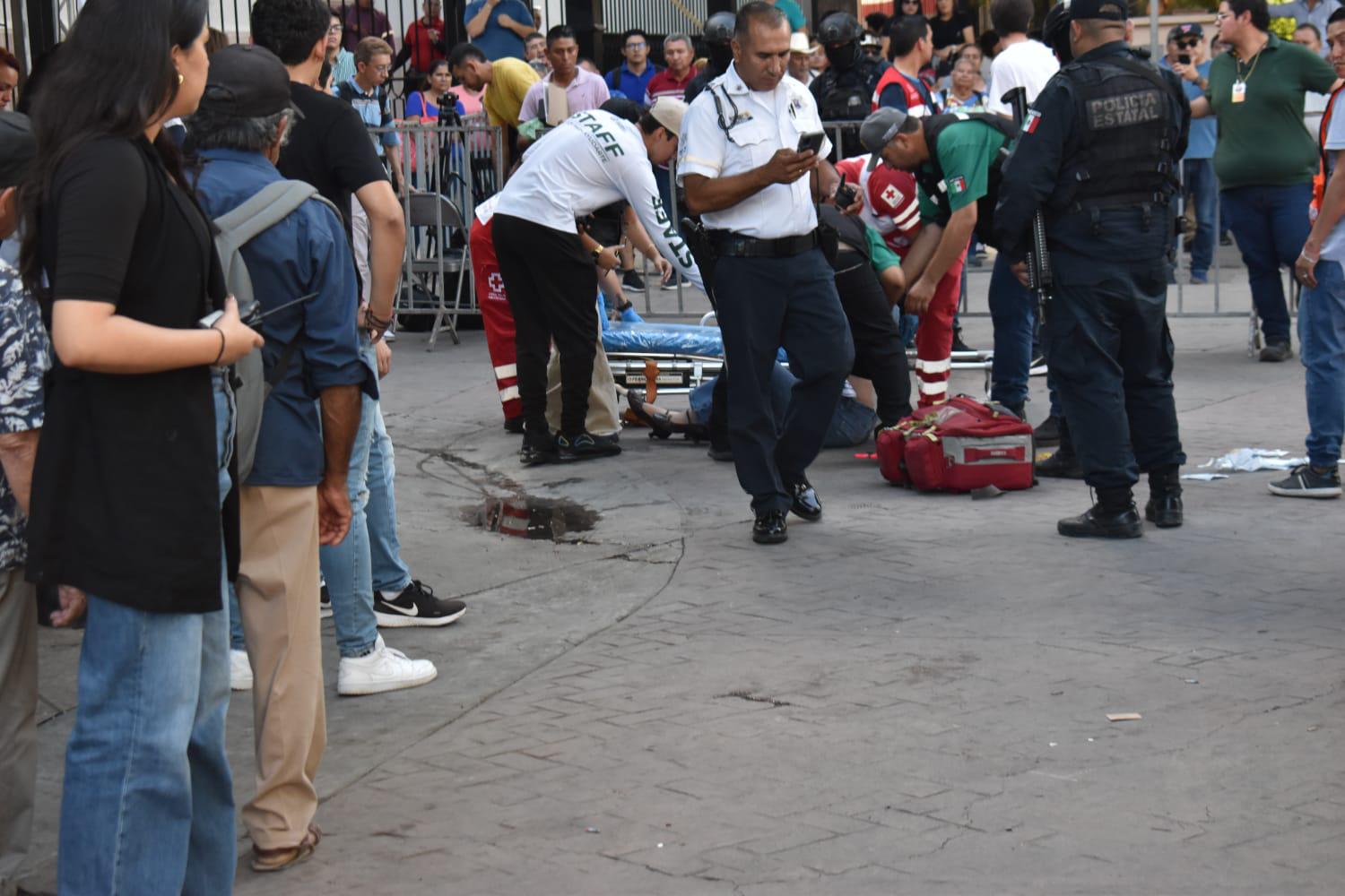 $!Disparan a mujer en plena Feria del Libro Culiacán