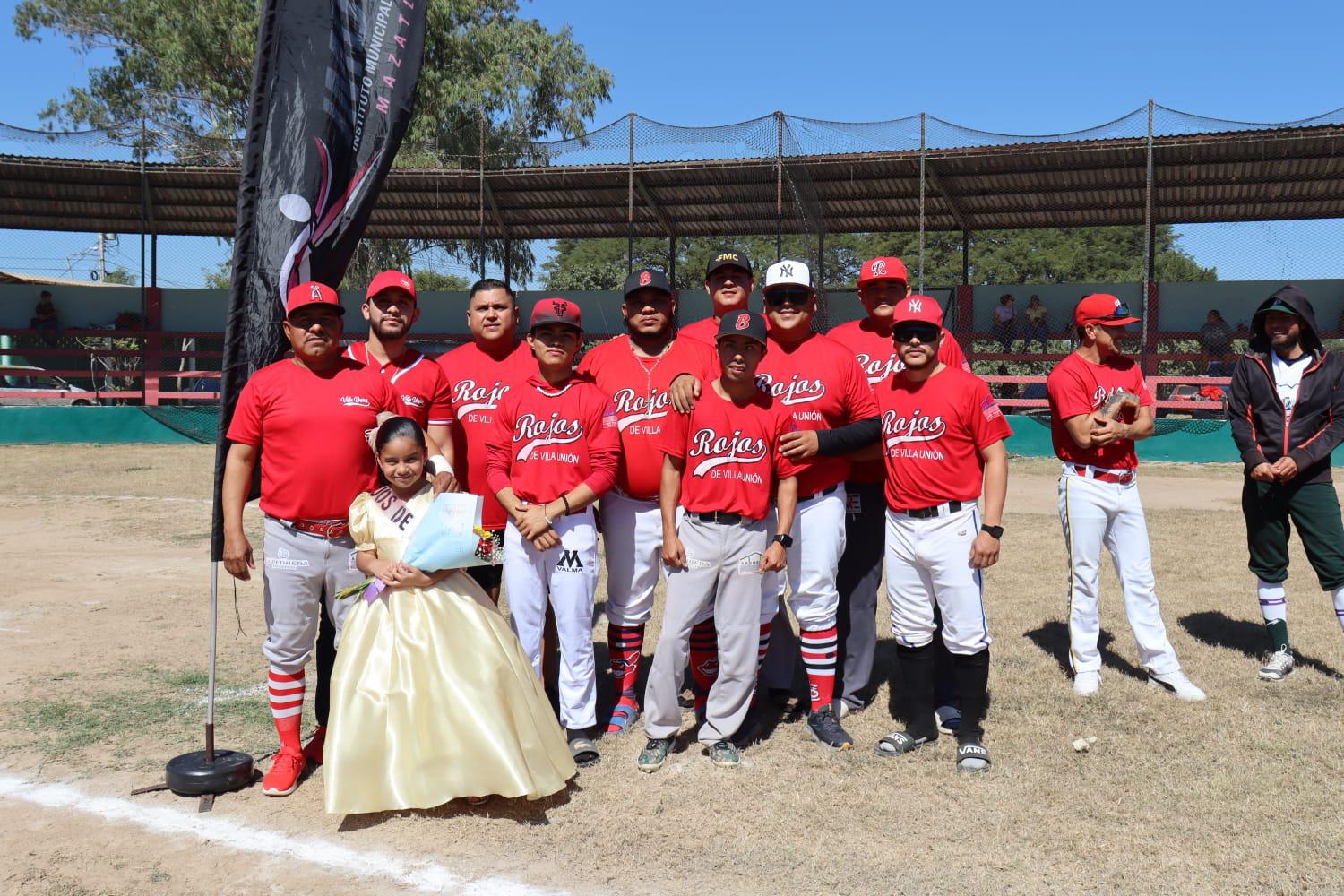 $!Cantan el playball en la Campesina Río Presidio, en honor al ‘Pillo’