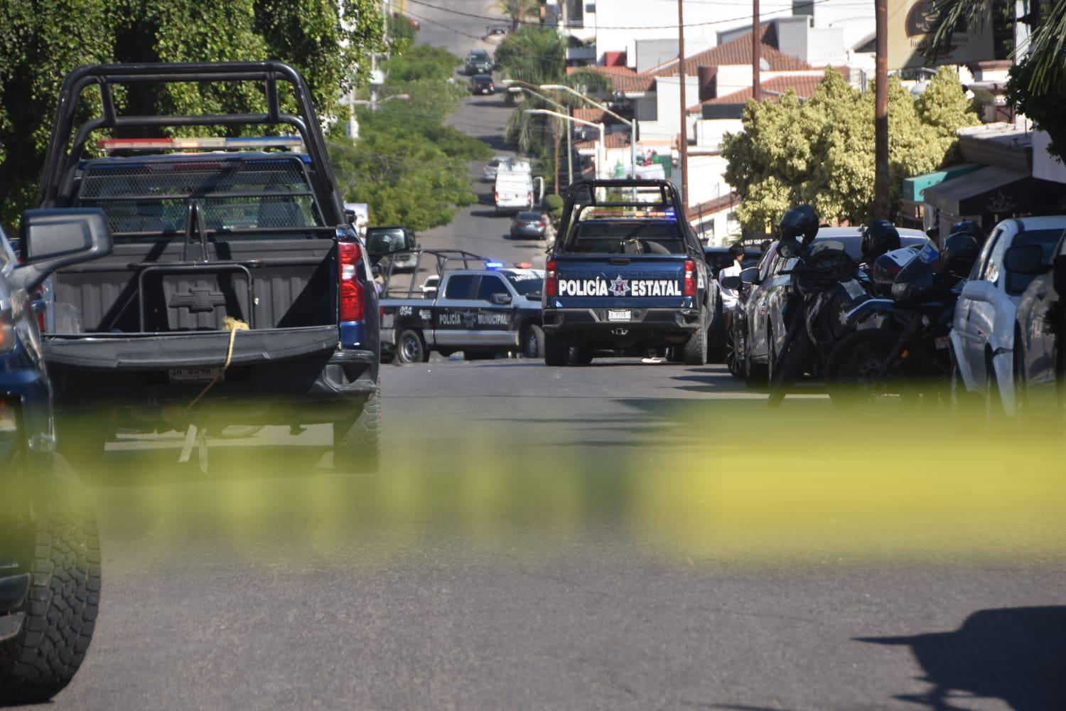 $!Asesinan a 3 en restaurante del sector Montebello, en Culiacán; uno de ellos era un mando de la Policía Municipal