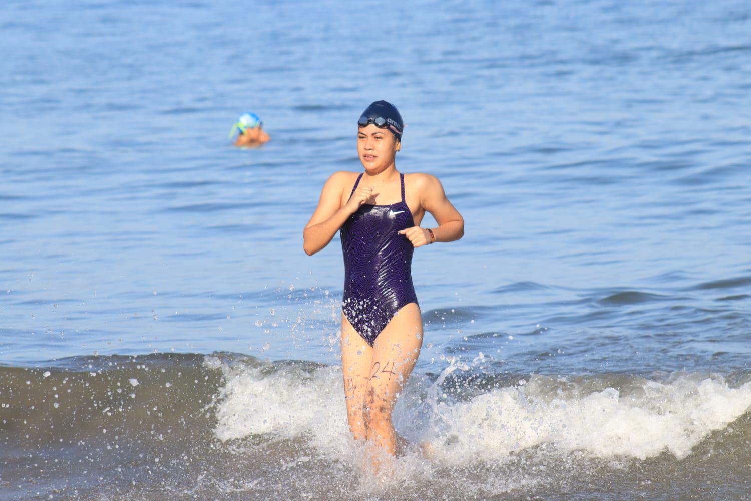 $!Celebran a niños y mamás, en la Quinta Puntuable de Natación