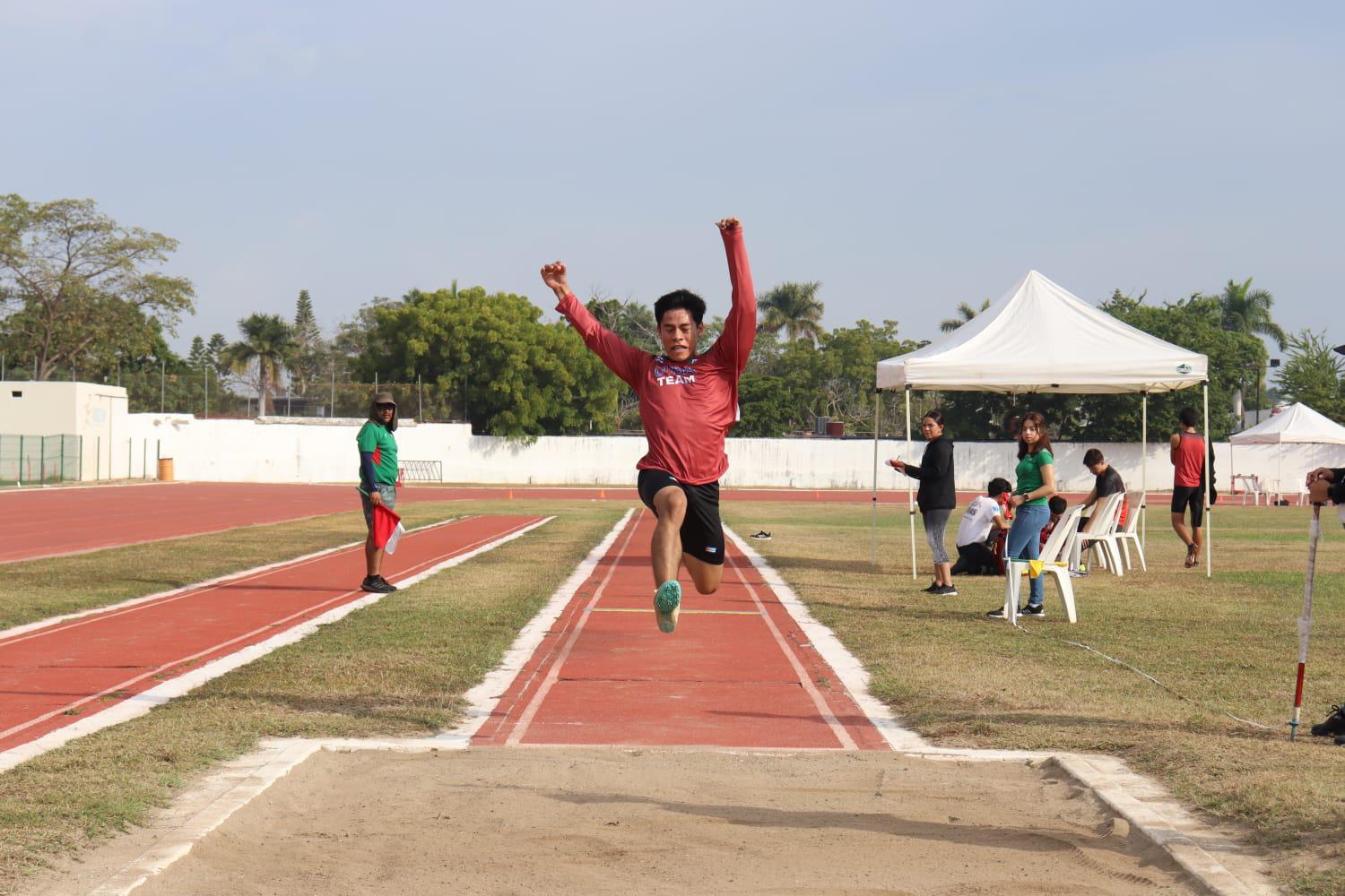 $!¡Vibrante jornada atlética en el zonal de atletismo!