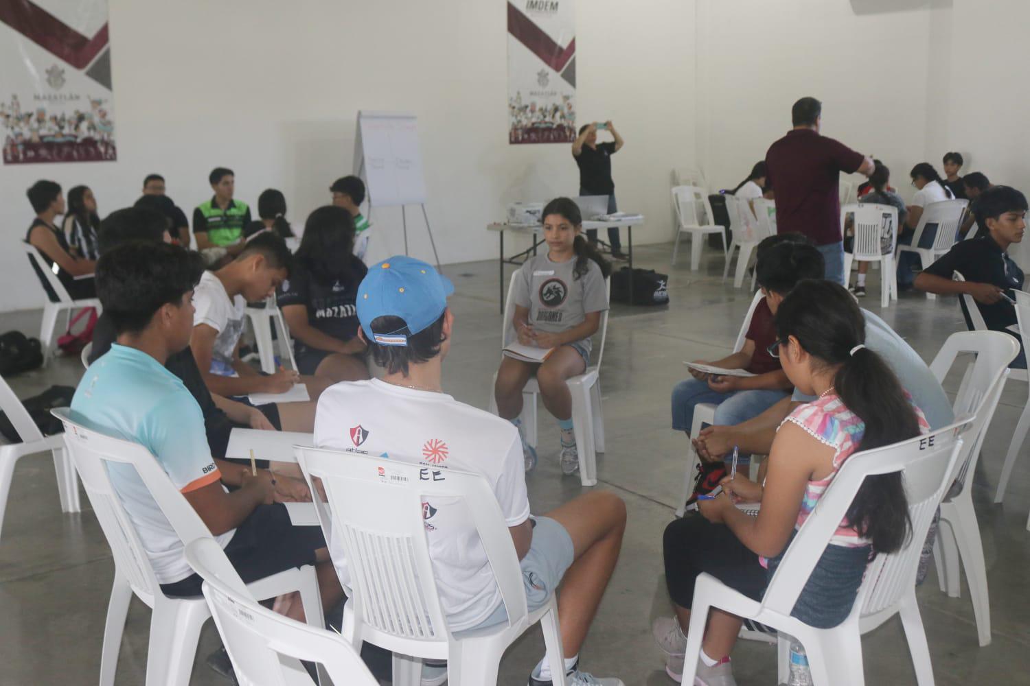 $!Responden atletas al primer Taller de Psicología Deportiva del Imdem