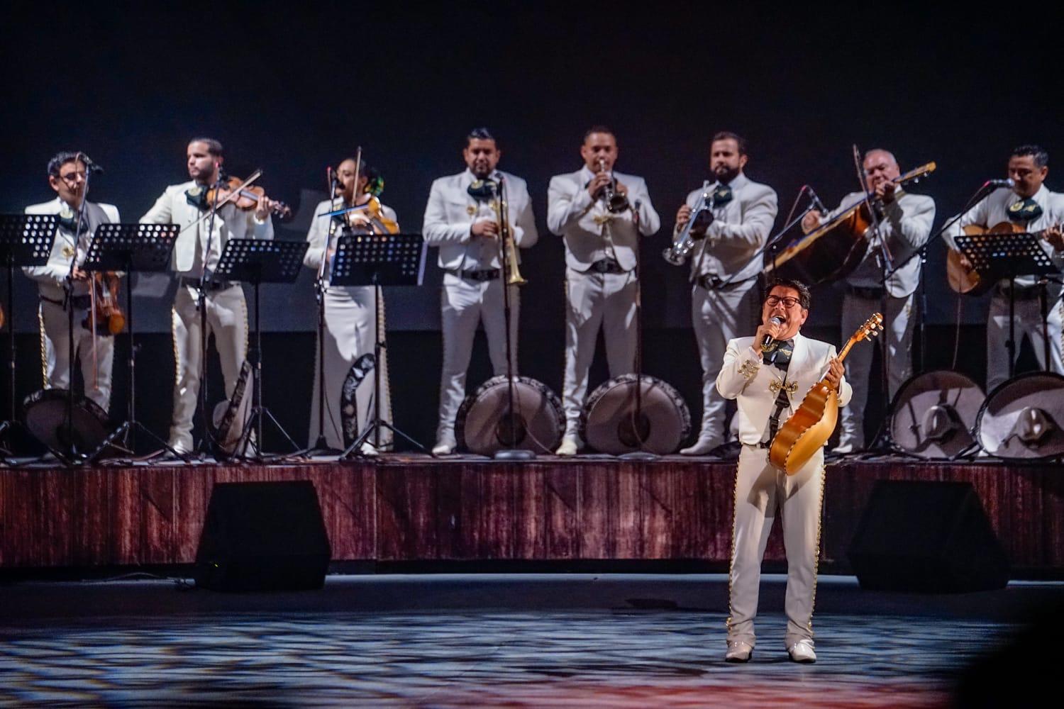 $!La música en vivo del Mariachi Occidental de Mazatlán.