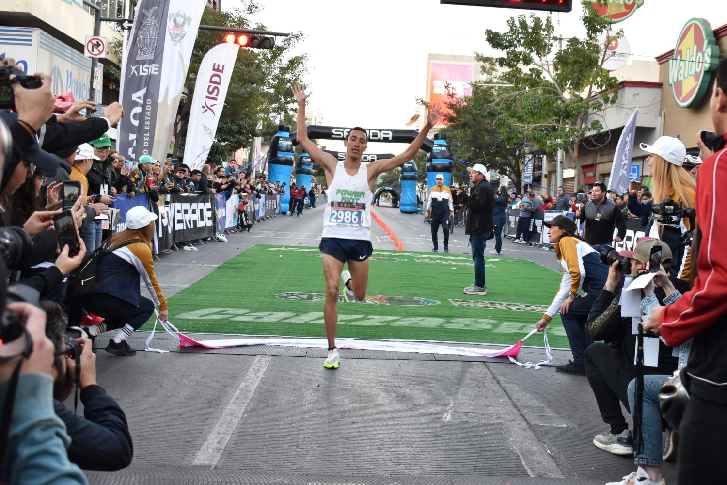 $!Culichis dominan la edición 32 del Maratón Internacional de Culiacán