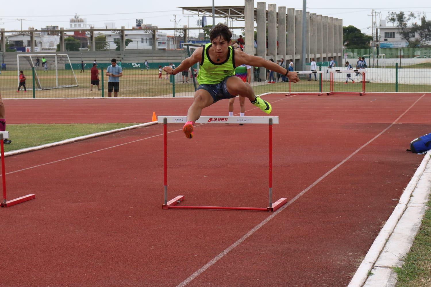 $!¡Vibrante jornada atlética en el zonal de atletismo!