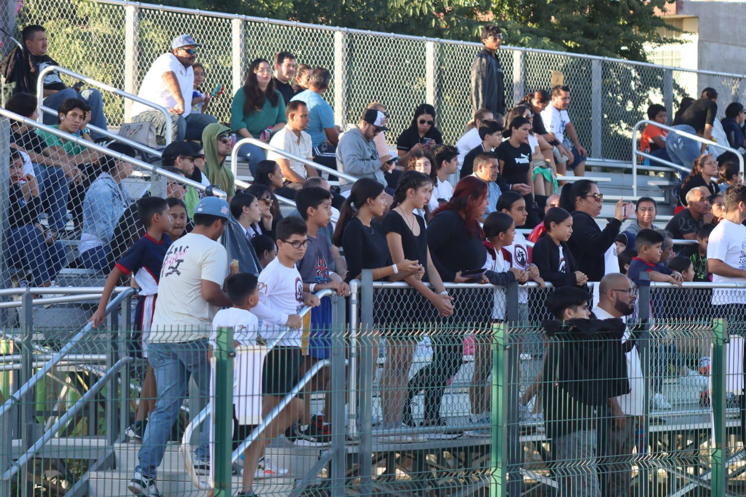 $!Festeja Deportivo Dragones su octavo aniversario, en la pista de atletismo de la Unidad Deportiva Benito Juárez