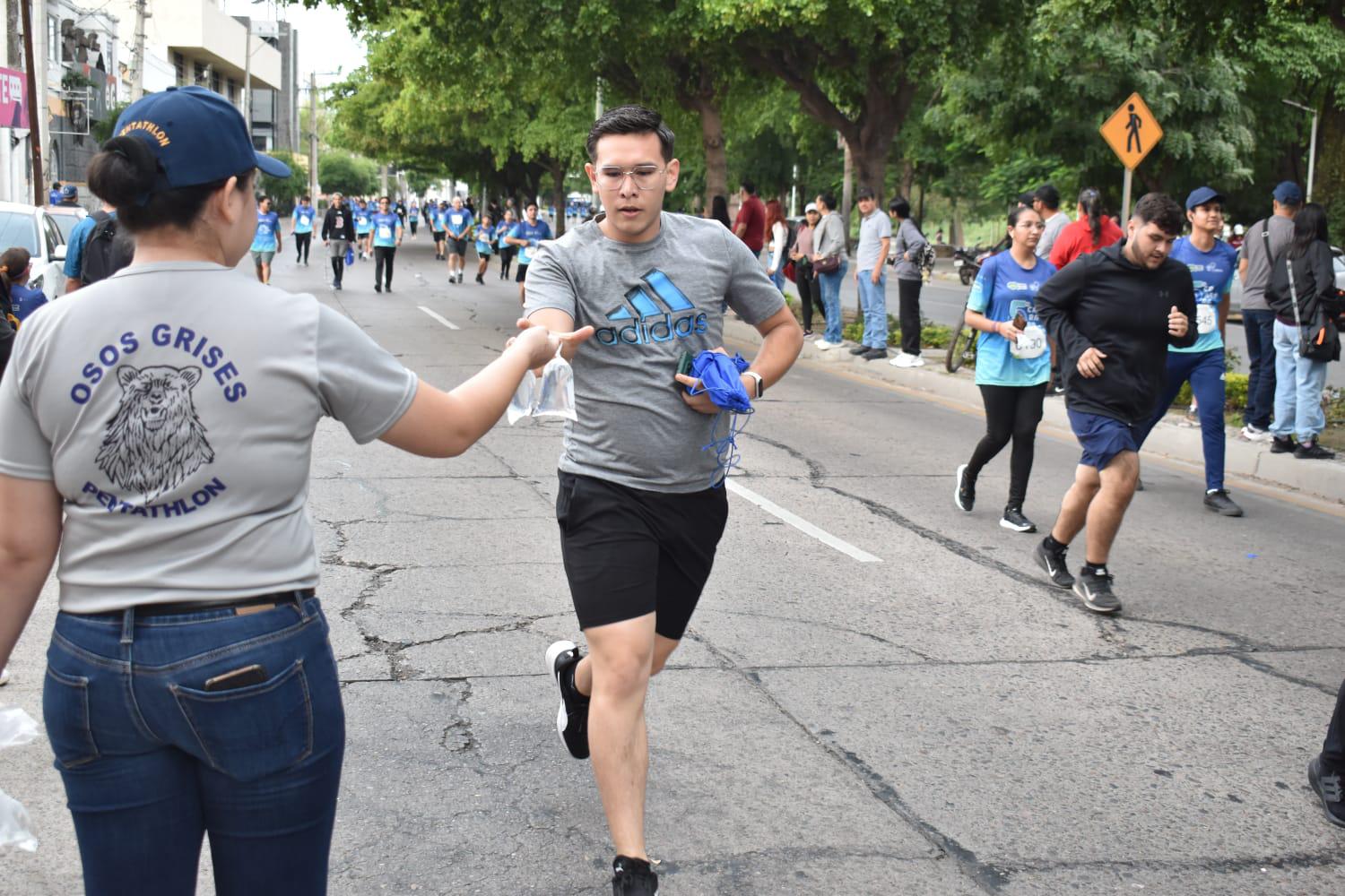 $!Jesús Labrador y Karen Castro triunfan en los 5K de la Carrera Proeduca