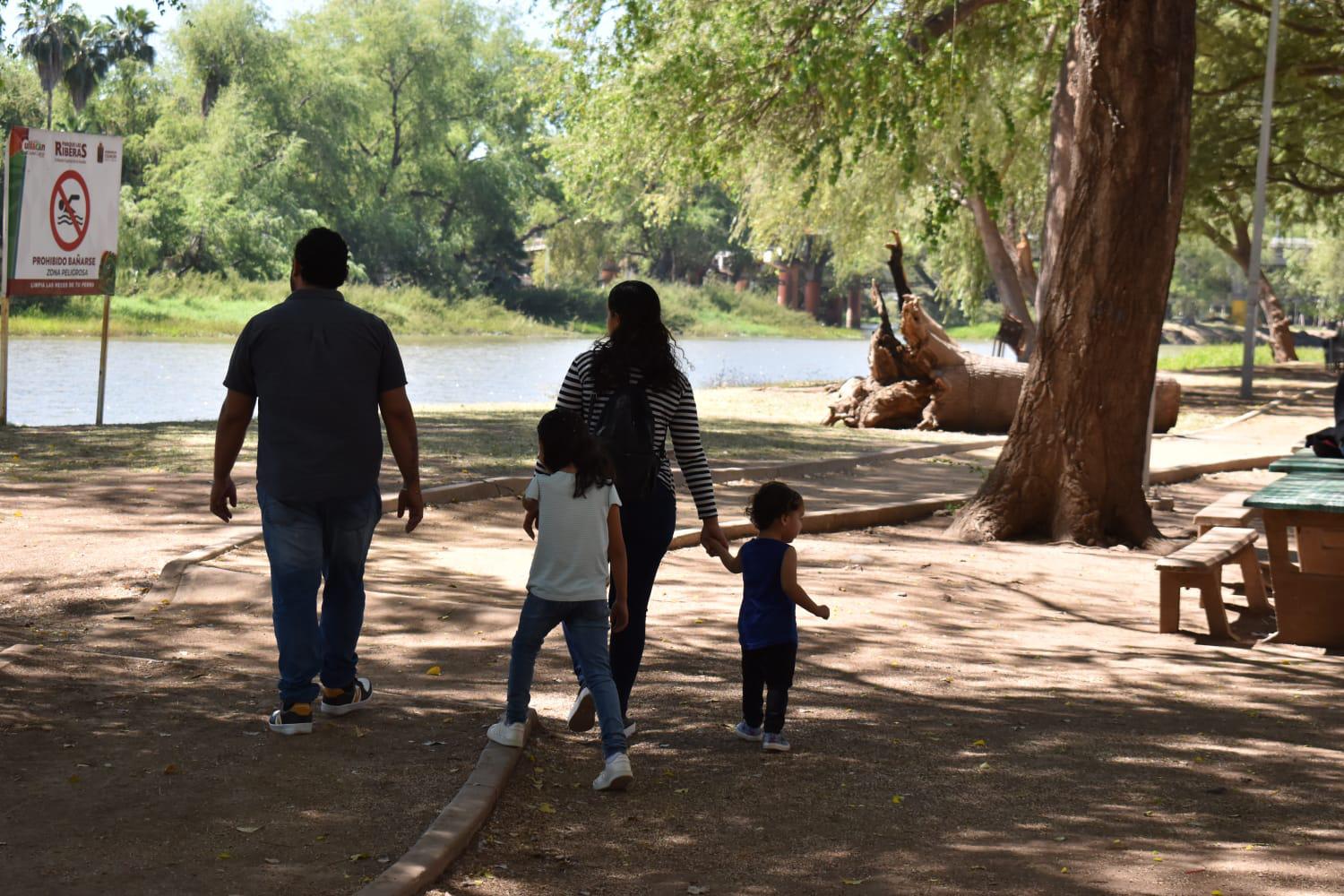 $!Pasan culichis en los parques un Día de la Familia agradable