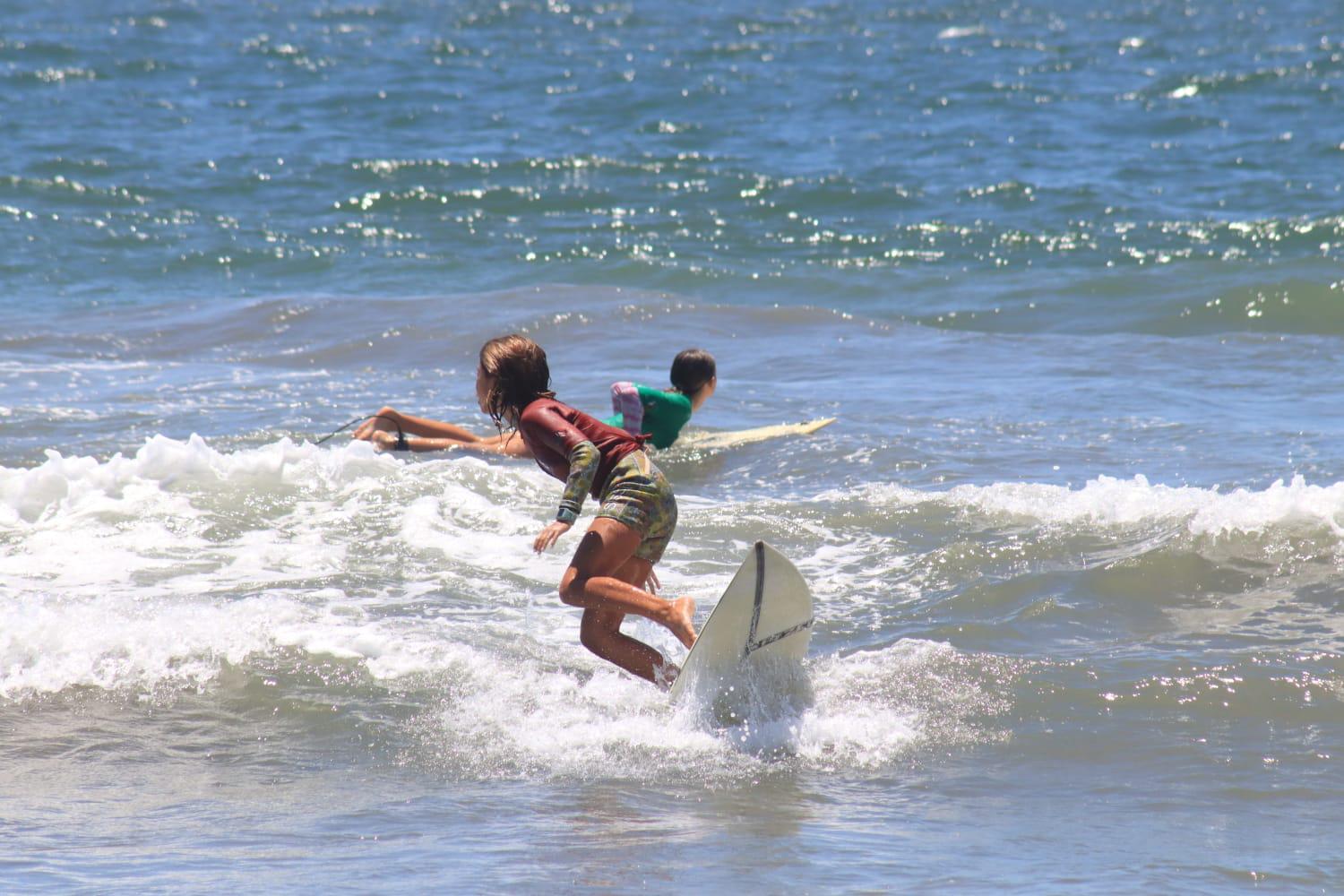 $!Celebran el Día del Niño entre olas y mucha diversión