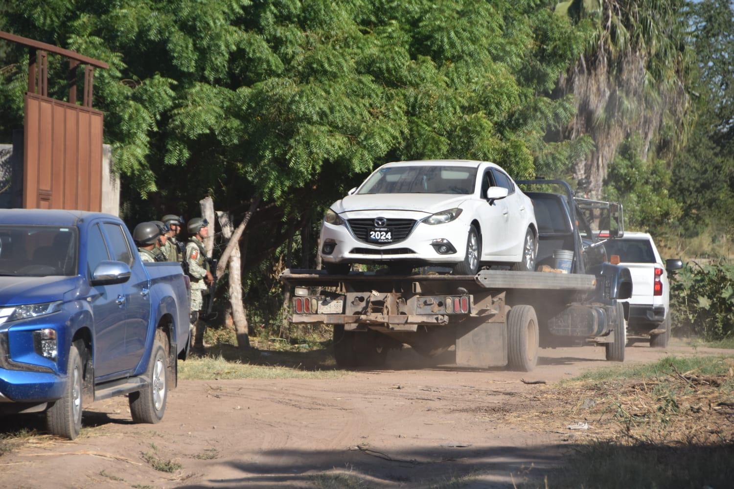 $!Aseguran dos vehículos en campestre en fraccionamiento Valle Alto, en Culiacán