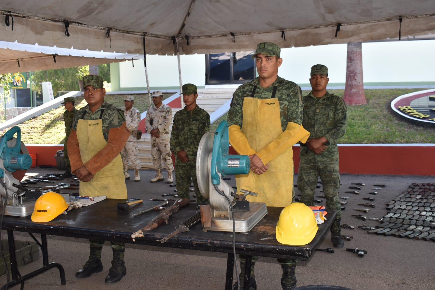 $!Destruyen en ceremonia más de 500 mil cartuchos y armas donadas en Sinaloa