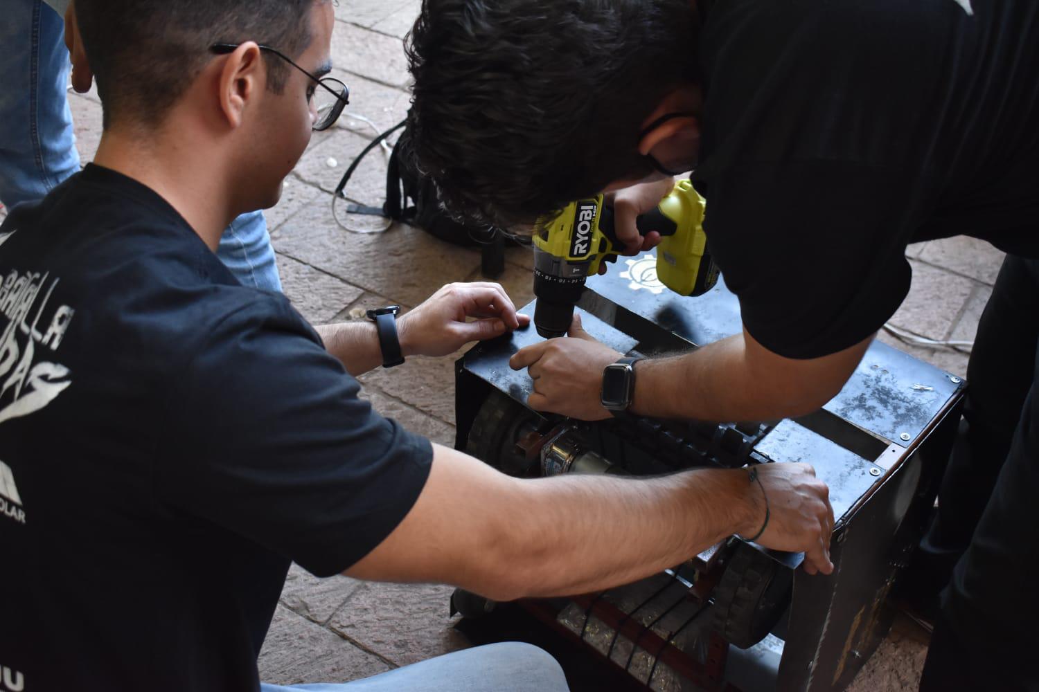 $!Estudiantes del Tec de Culiacán se miden en el cuadrilátero en la 10 edición de las robobatallas