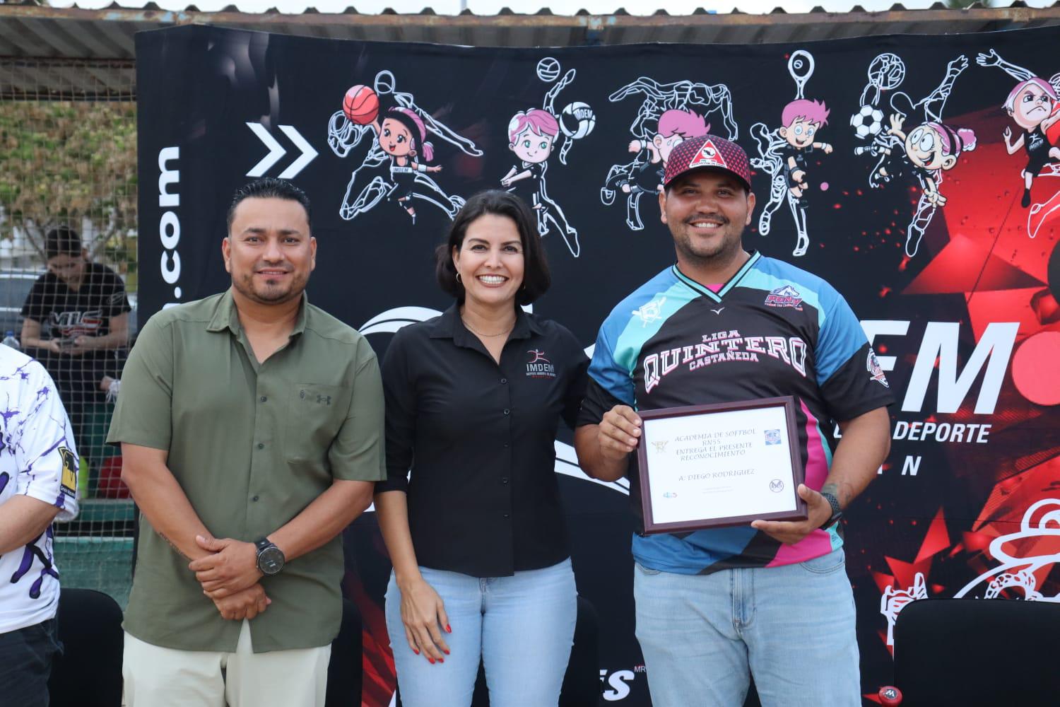 $!¡Es turno para las nuevas estrellas del softbol femenil en Sinaloa!