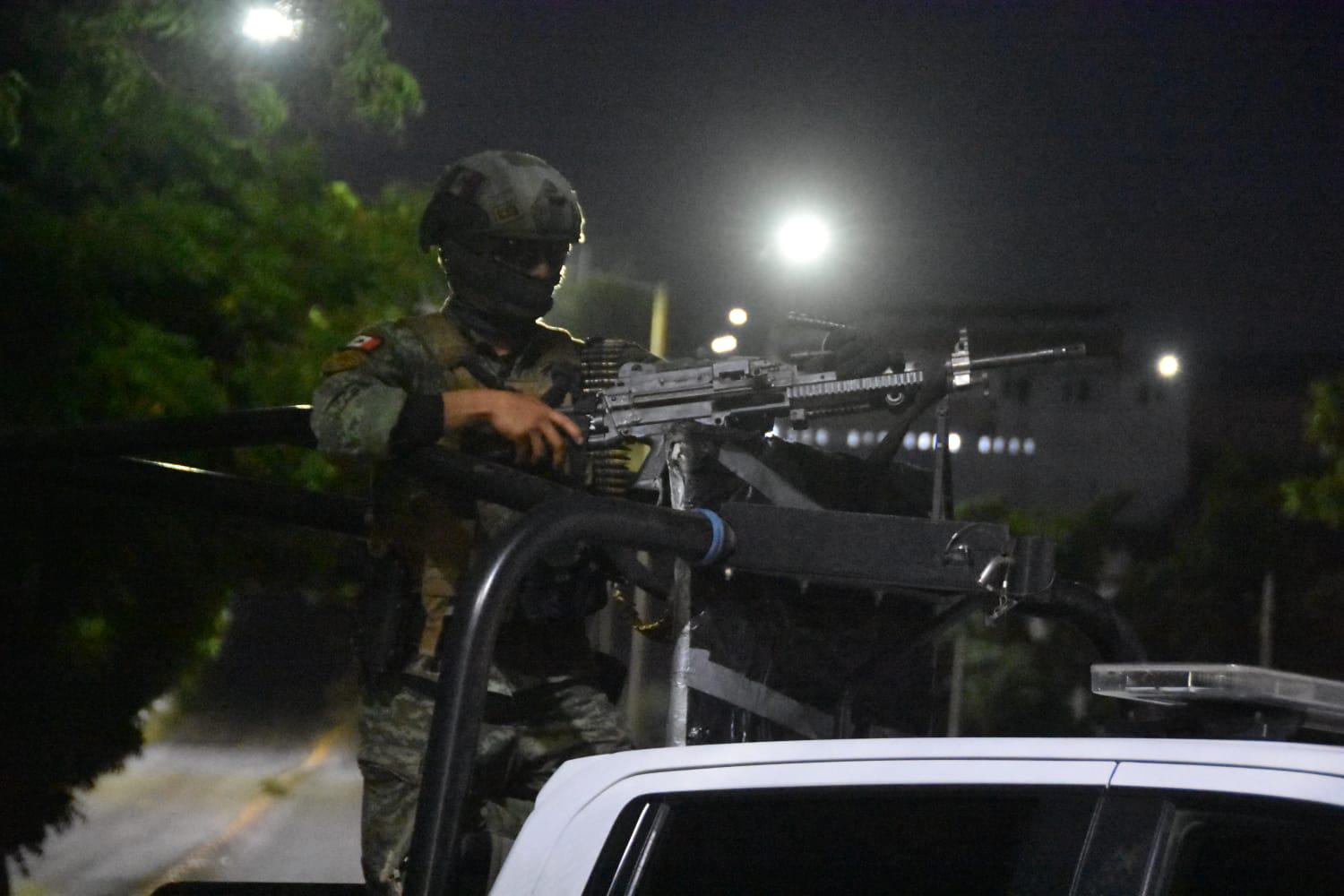 $!Aseguran camioneta con armas en la Progreso, al sur de Culiacán