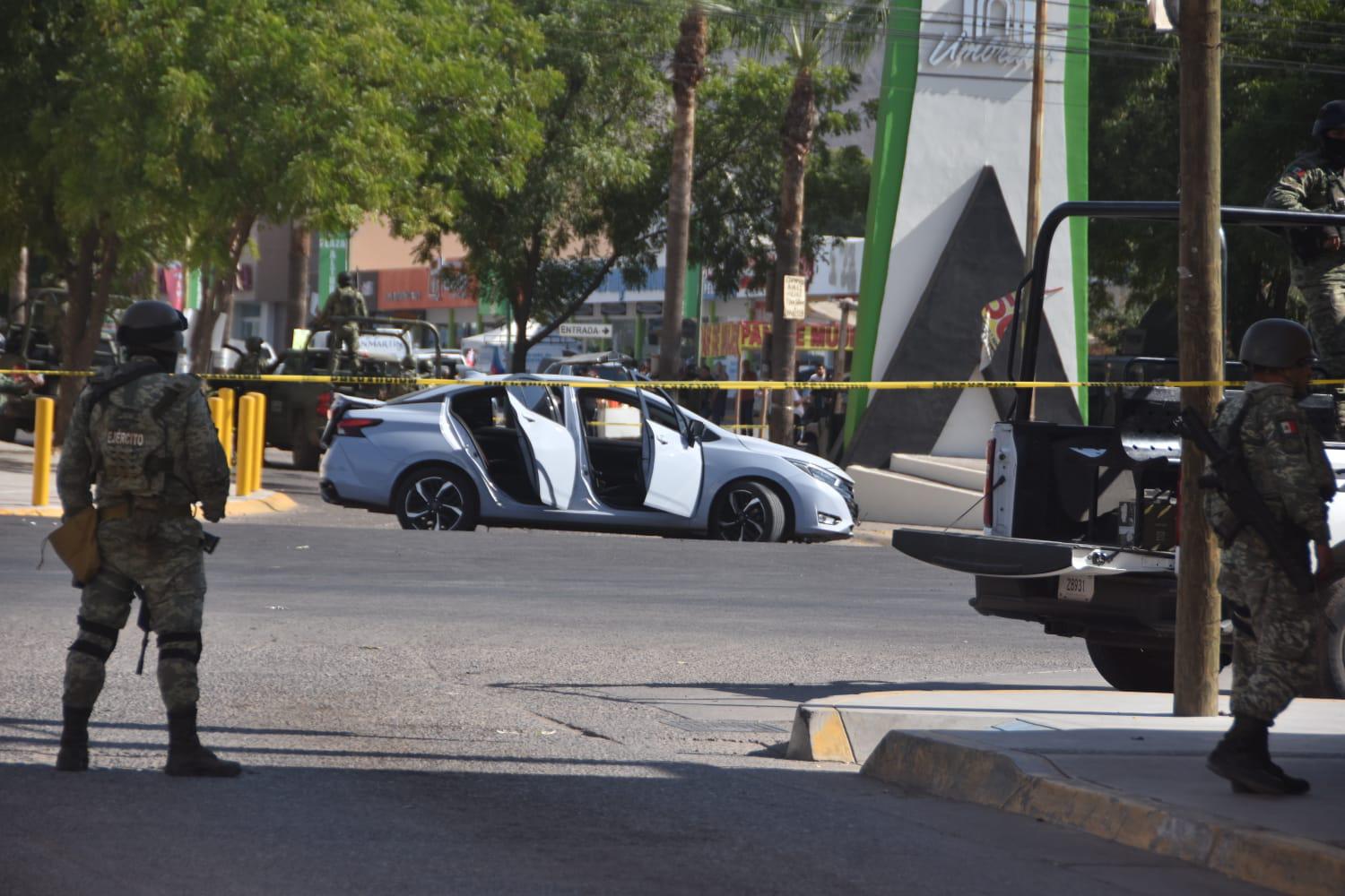 $!Enfrentamiento armado entre civiles y militares en Alturas del Sur deja un carro baleado y otro volcado