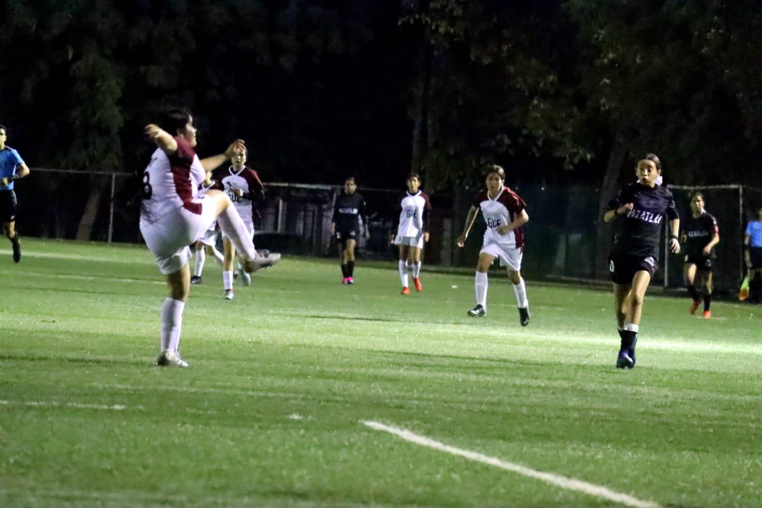 $!Mazatlán y Culiacán van por el oro ante Ahome en finales de futbol femenil