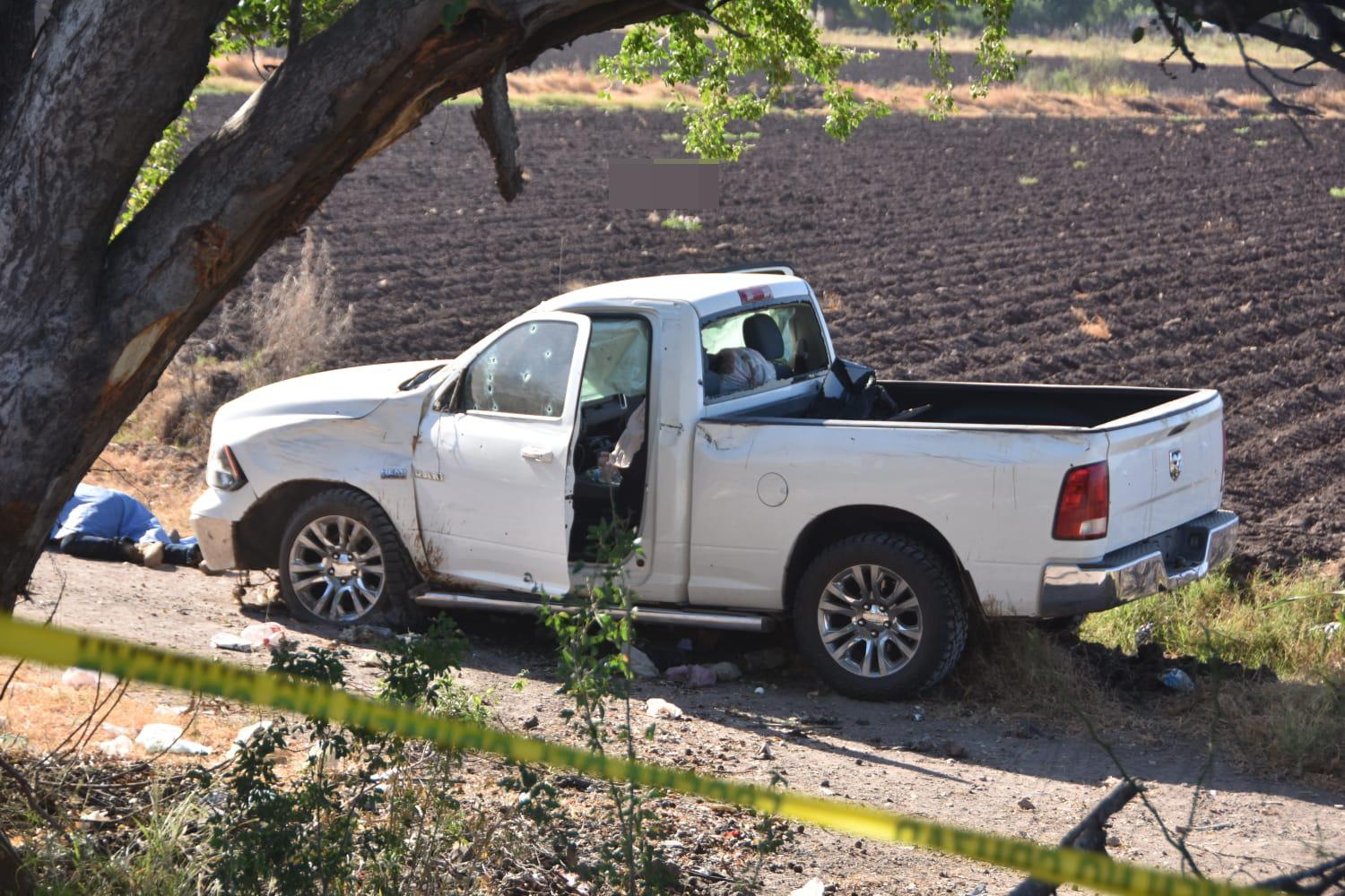 $!Matan a balazos a 2 hombres y una mujer cerca de San Blas, en Navolato