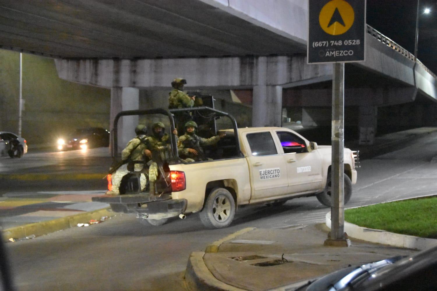 $!Reportan fuerte movilización terrestre y aérea de elementos federales en colonias al sur de Culiacán