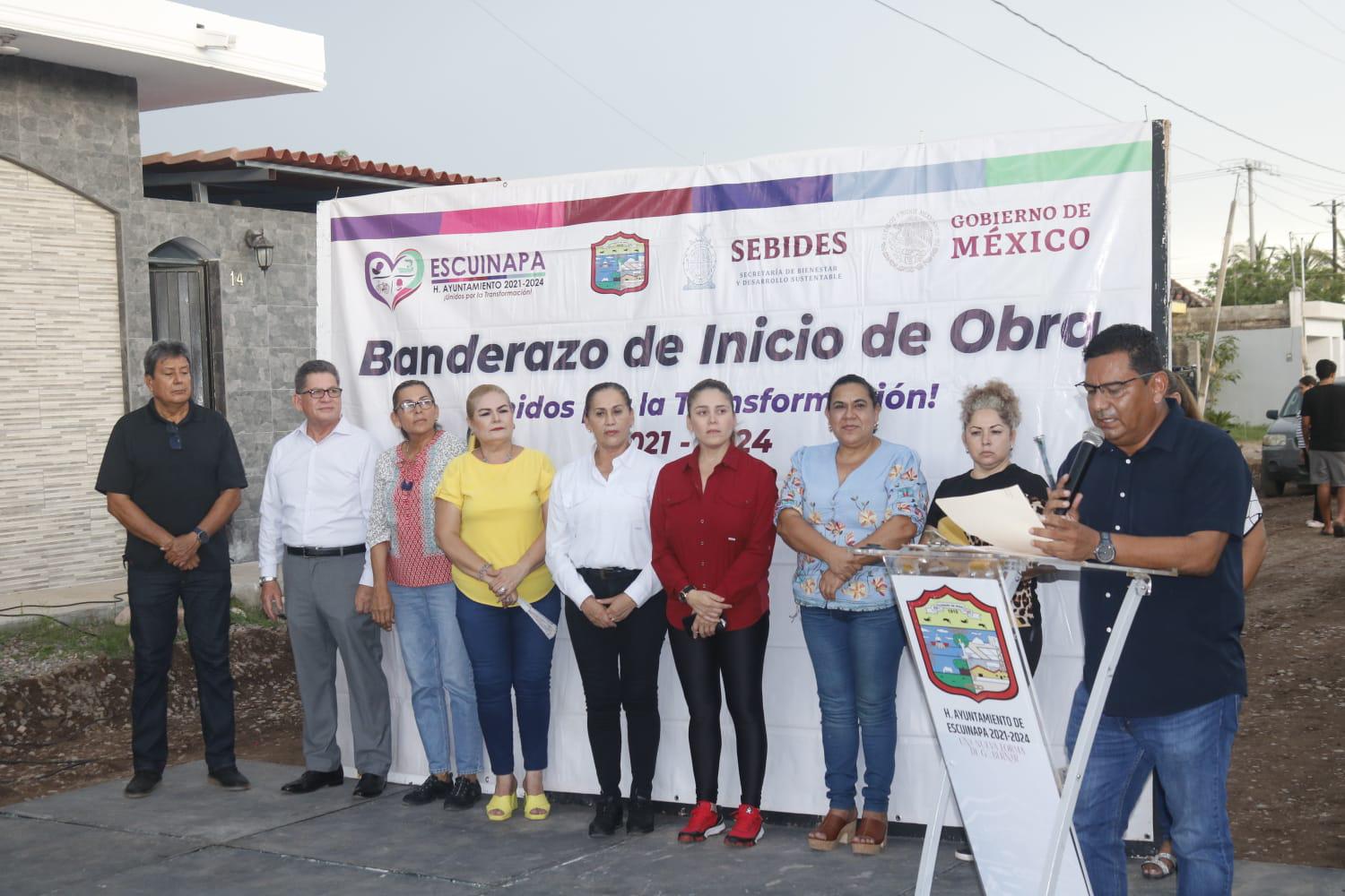 $!Arrancan en Escuinapa pavimentación de calles en zona de escuelas