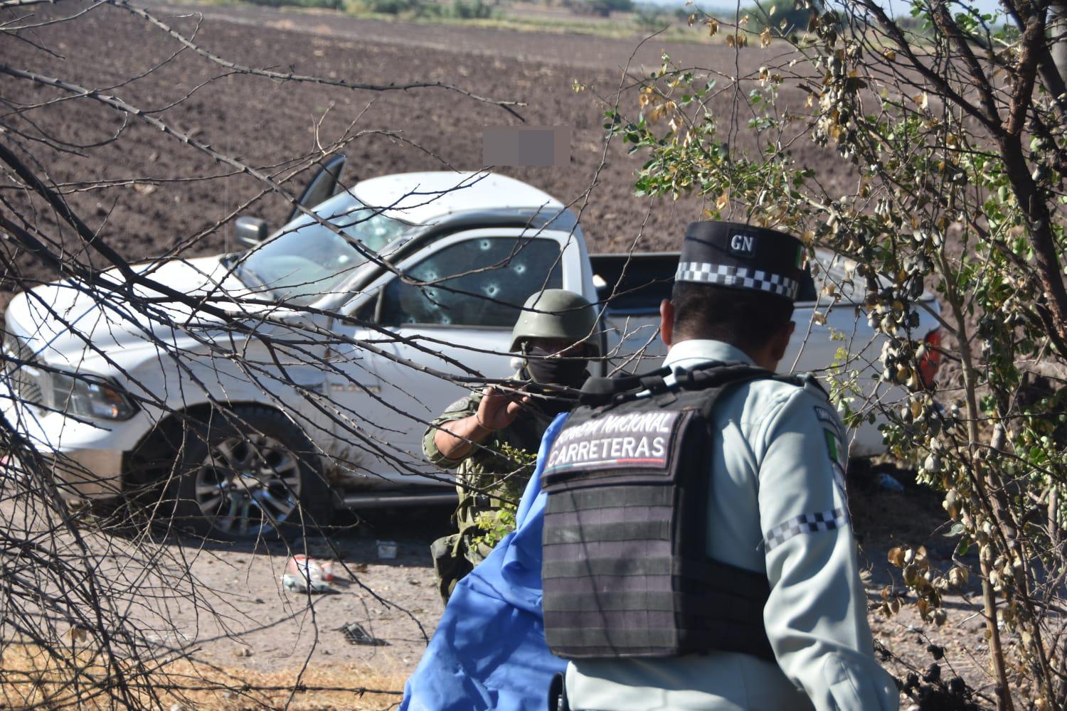 $!Matan a balazos a 2 hombres y una mujer cerca de San Blas, en Navolato