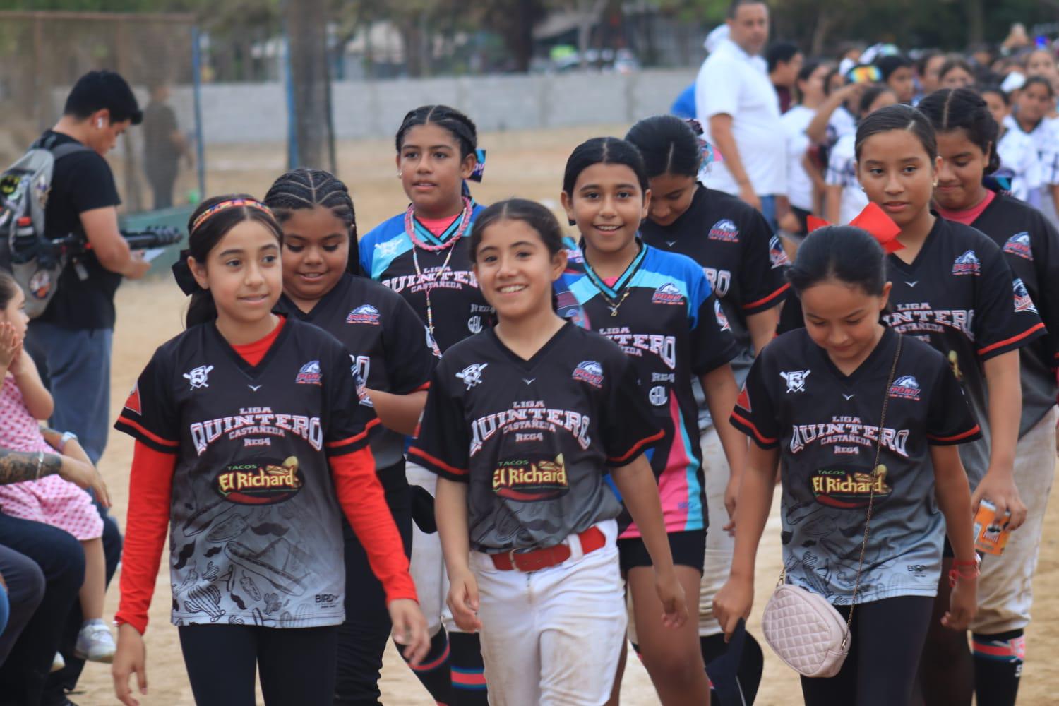 $!¡Es turno para las nuevas estrellas del softbol femenil en Sinaloa!