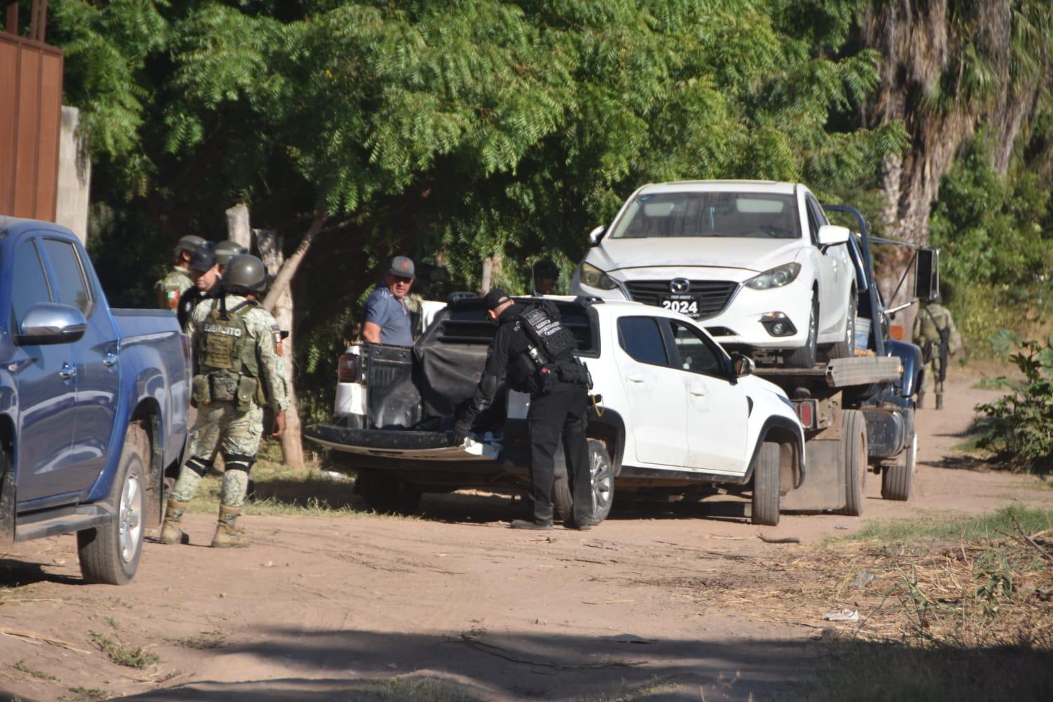 $!Aseguran dos vehículos en campestre en fraccionamiento Valle Alto, en Culiacán