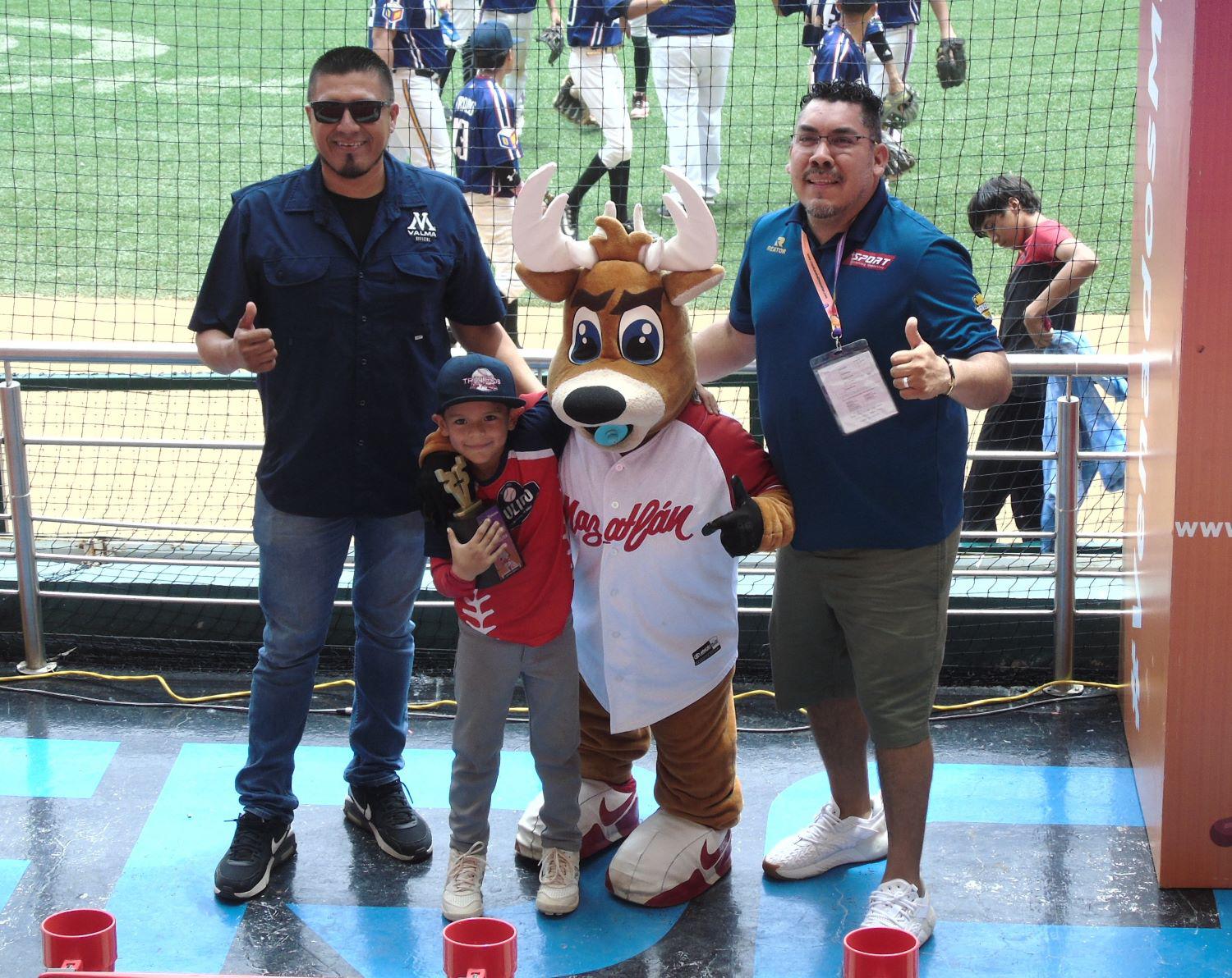 $!Ganan porteños 4 títulos en Mazatlán Baseball Tournament