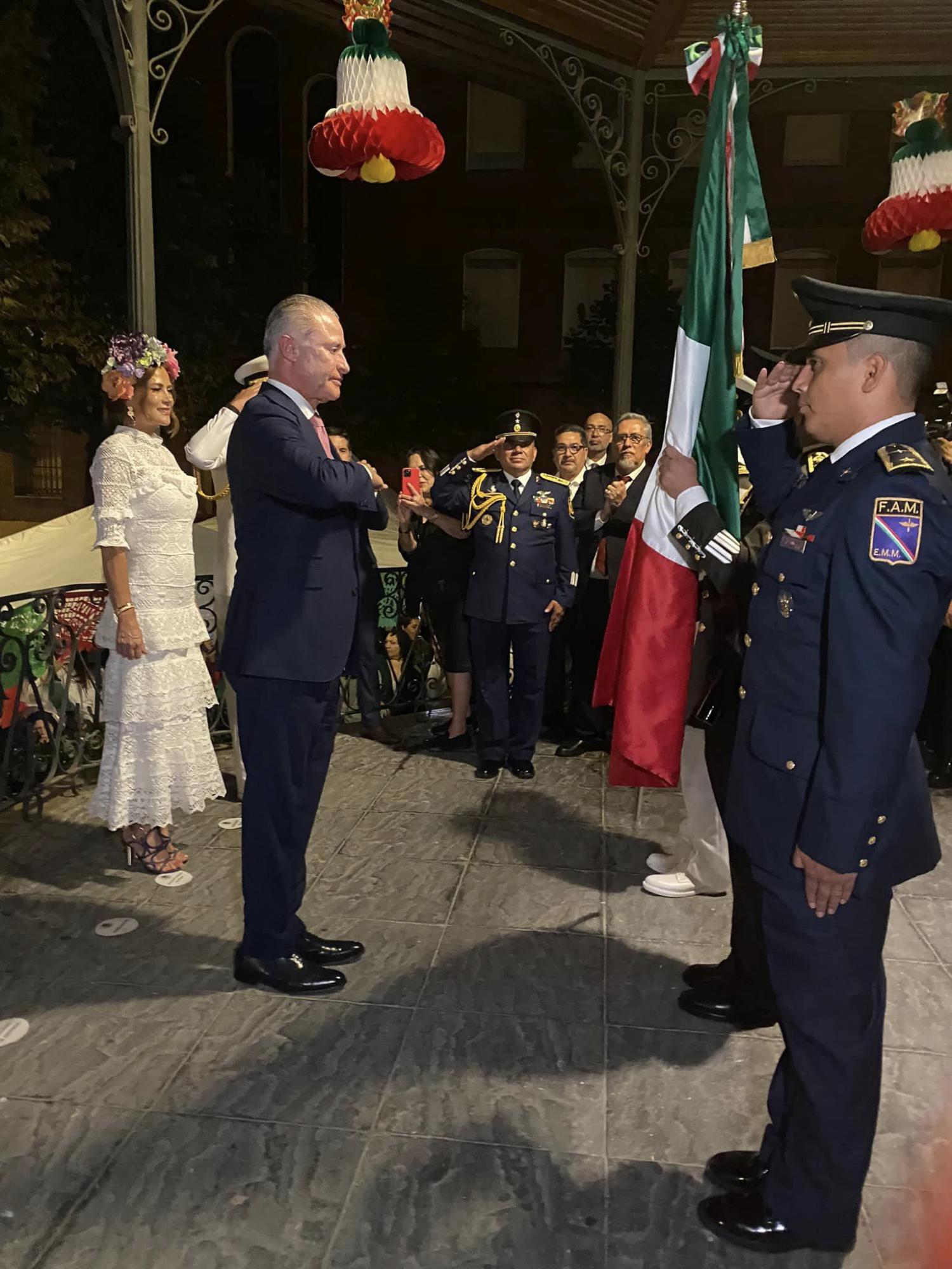 $!Embajador Quirino Ordaz Coppel da el Grito de Independencia en España