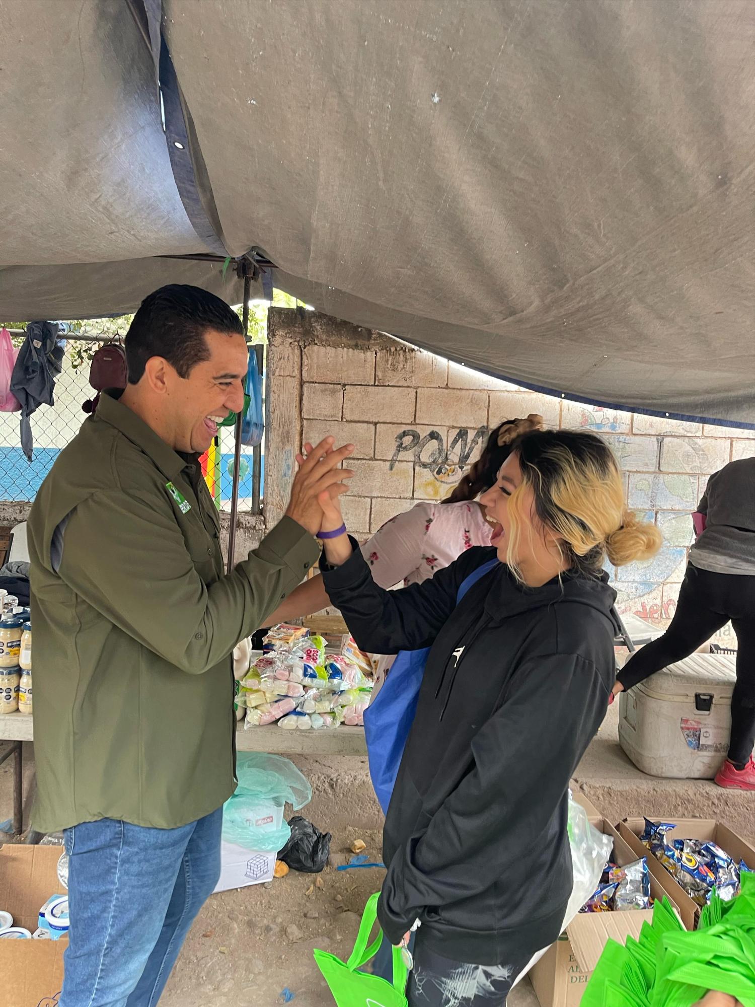 $!Jesús Valdés visita tianguis de la 5 de Febrero en Culiacán