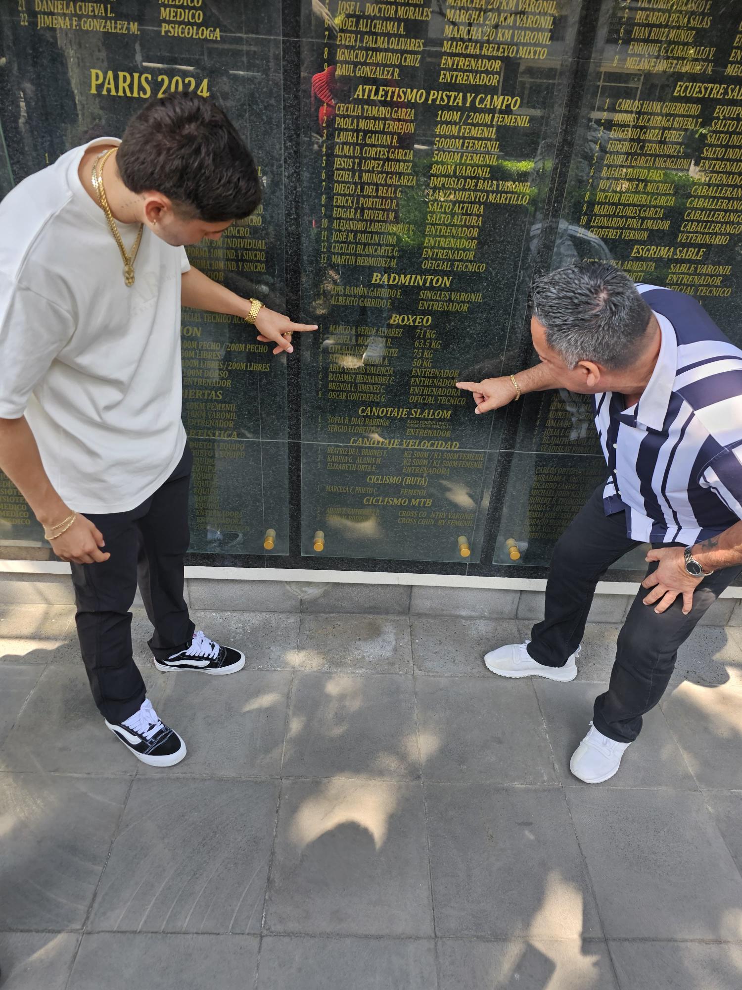 $!Marco Verde y Radamés Hernández graban sus nombres en letras doradas en muro del COM