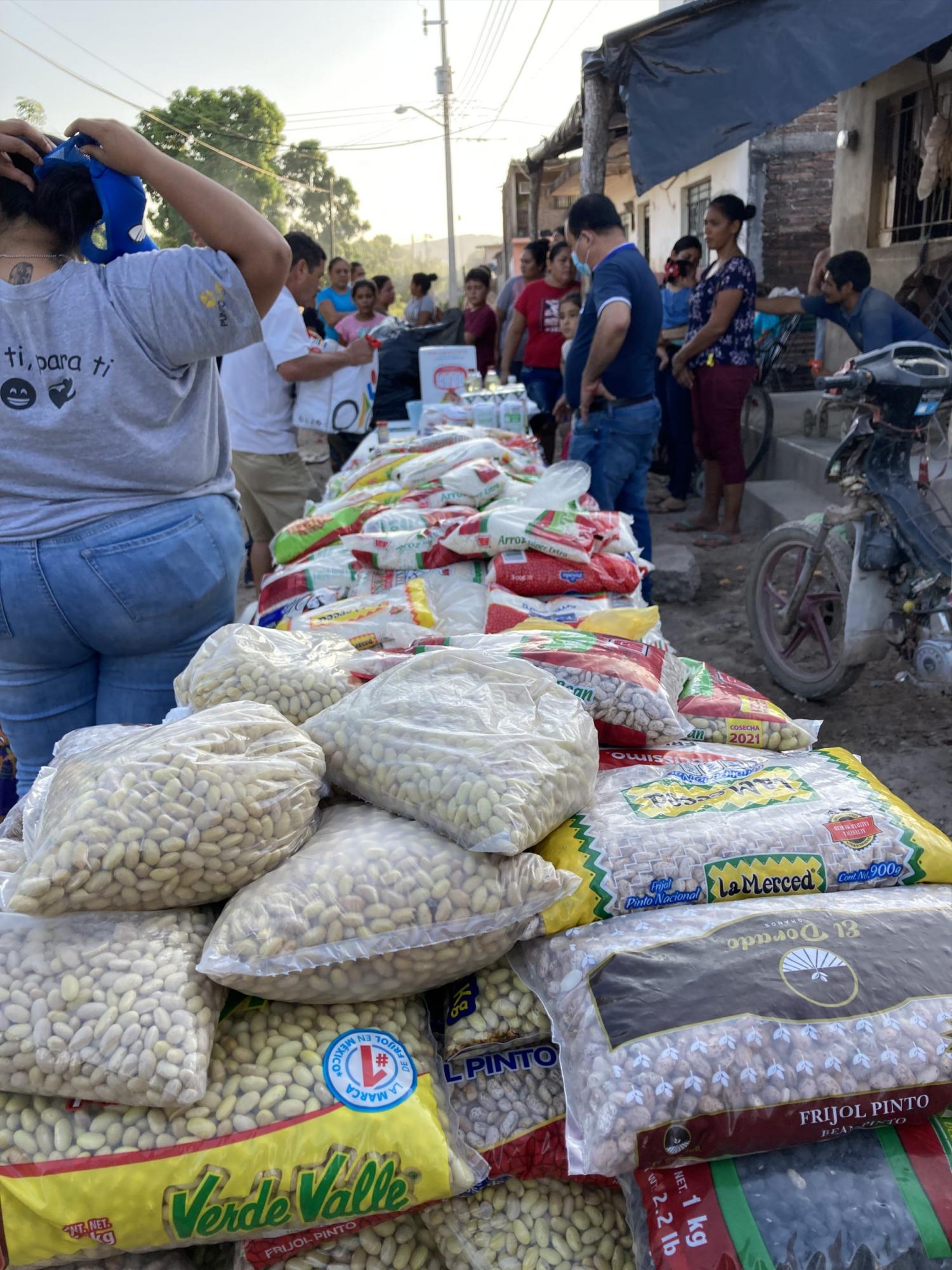 $!Venados de Mazatlán siembra sonrisas en El Pozole, Rosario