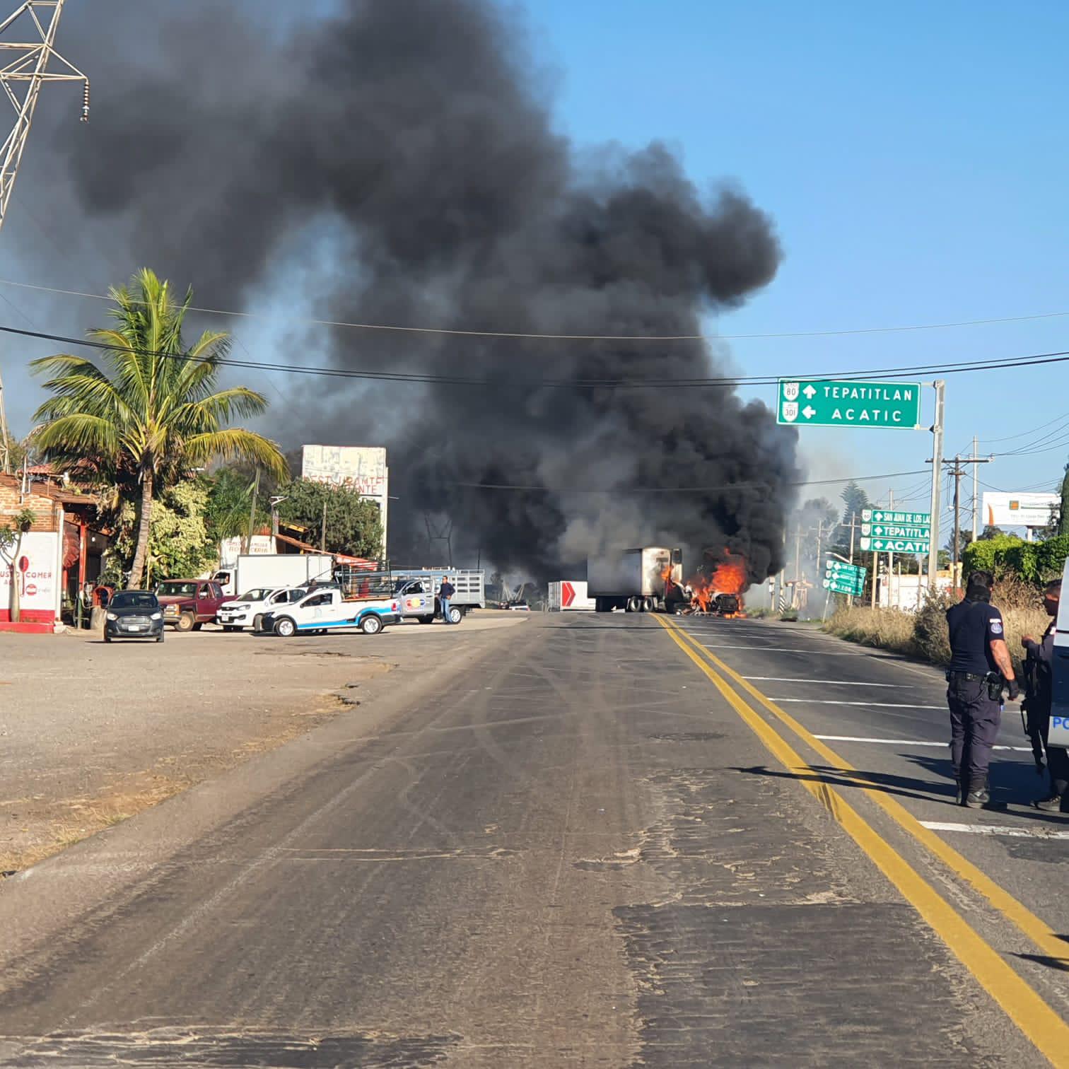 $!Enfrentamiento entre Guardia Nacional y civiles armados generan bloqueos en Jalisco